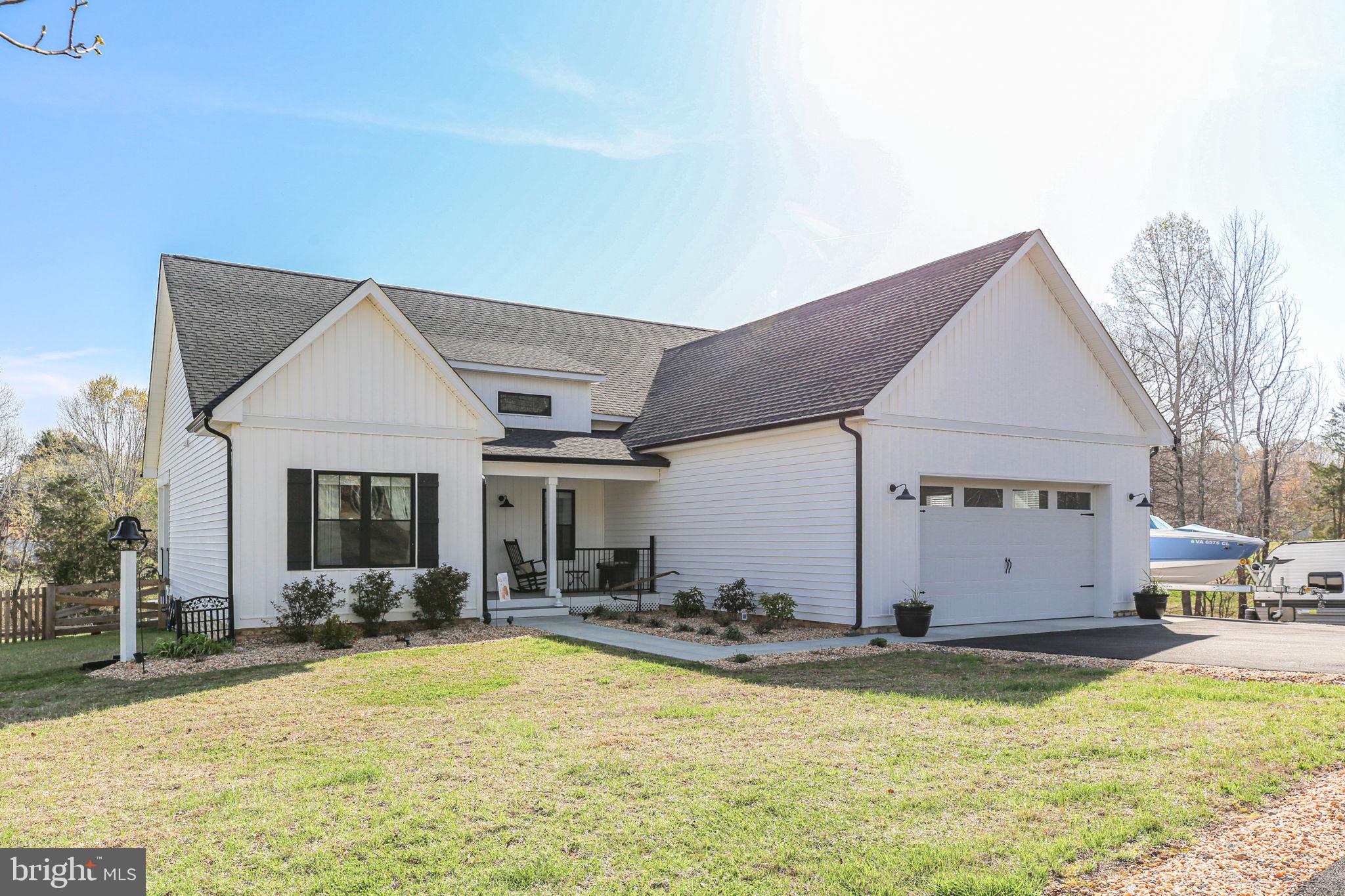 SECLUSION SHORES - Residential