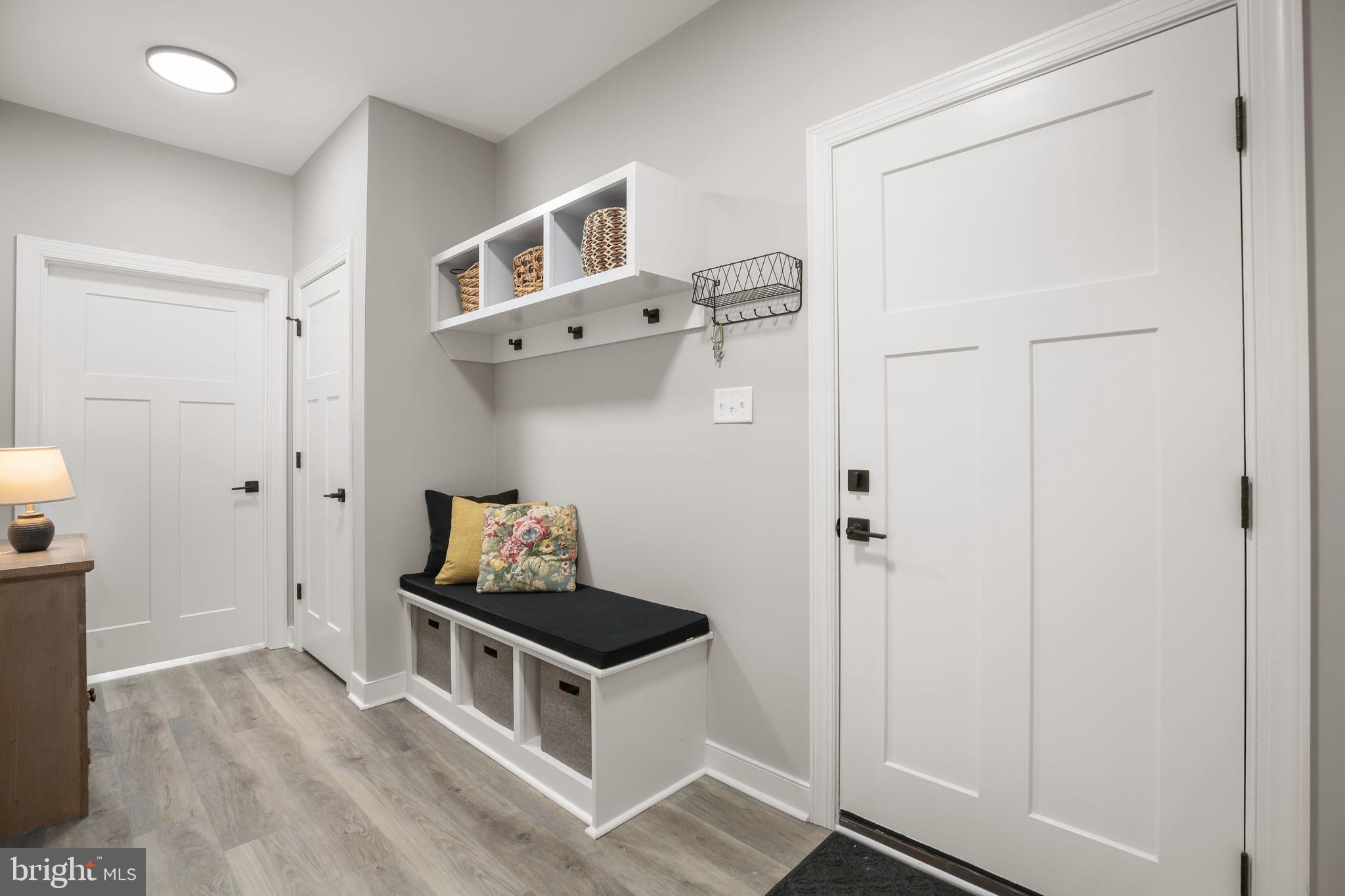 SECLUSION SHORES - Residential