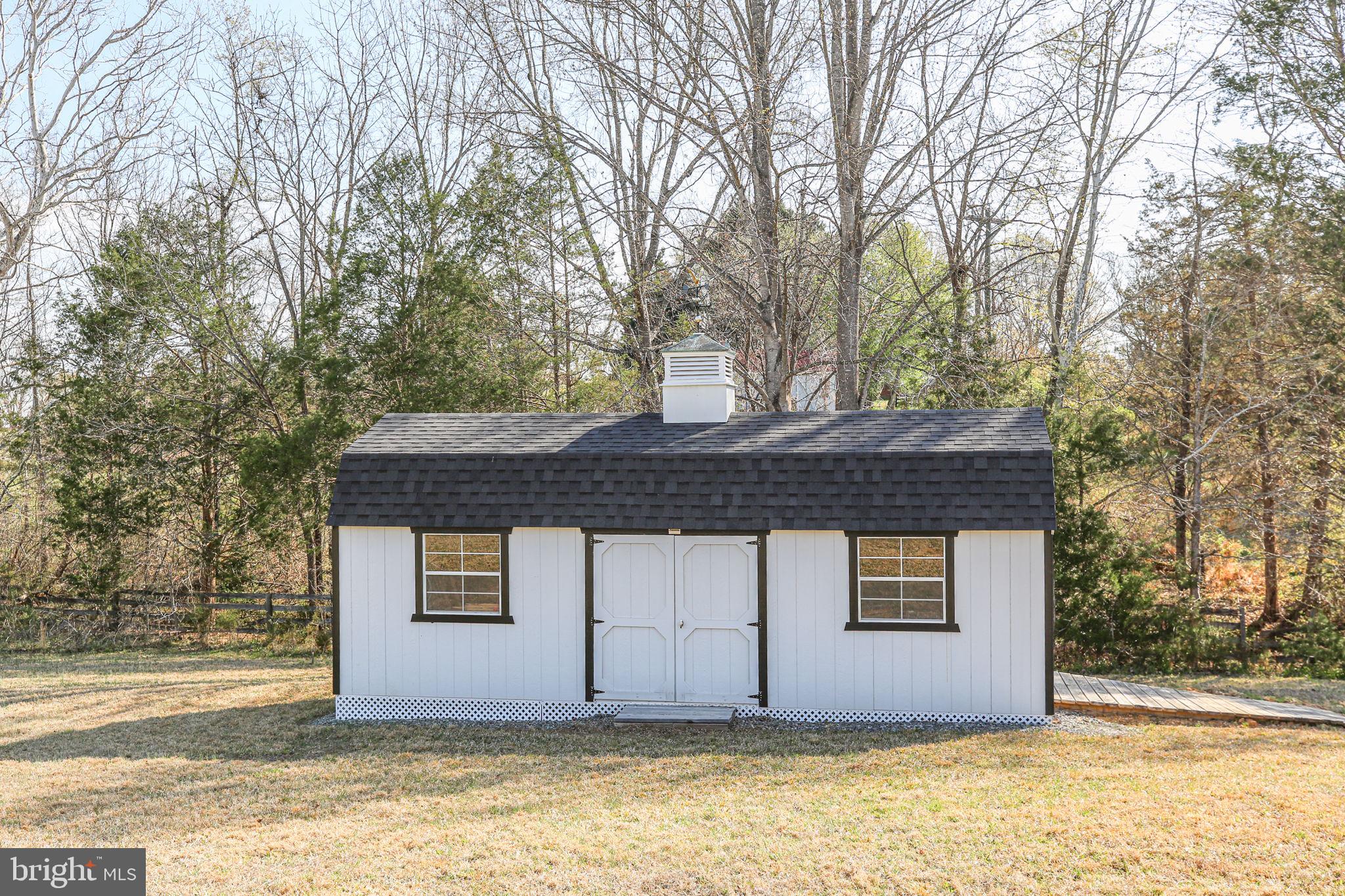 SECLUSION SHORES - Residential