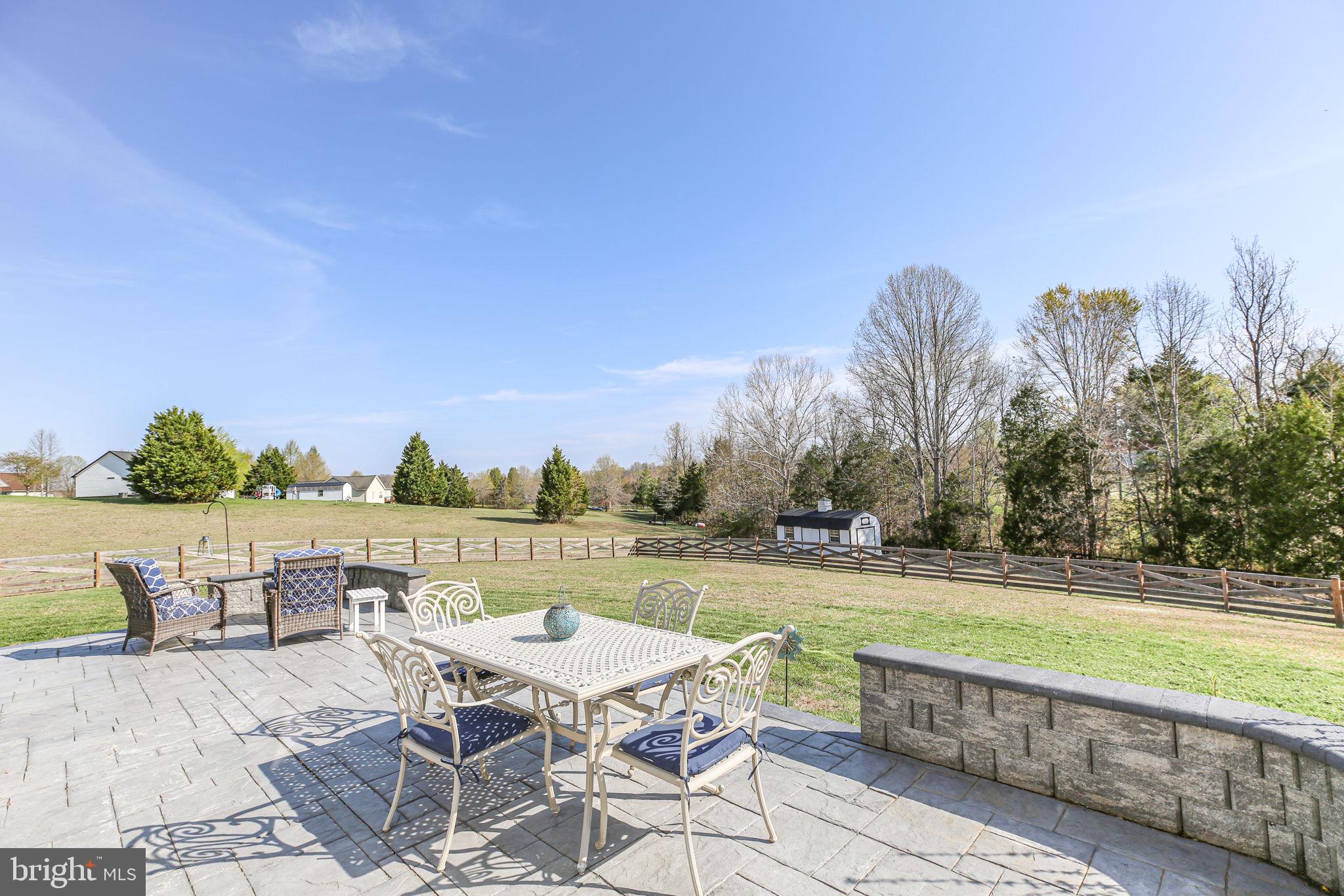 SECLUSION SHORES - Residential