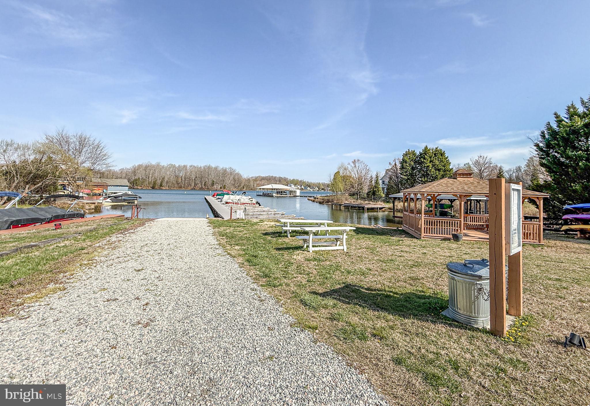 SECLUSION SHORES - Residential