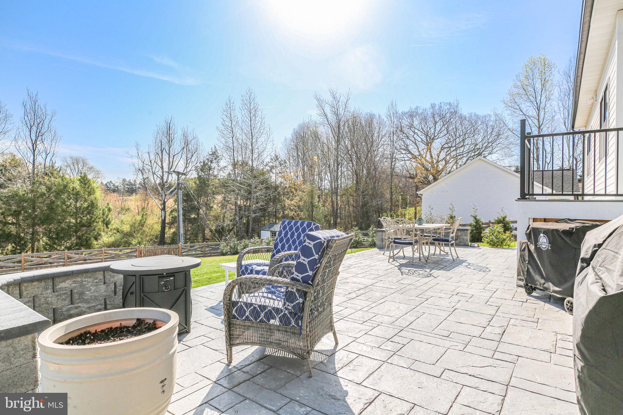 SECLUSION SHORES - Residential