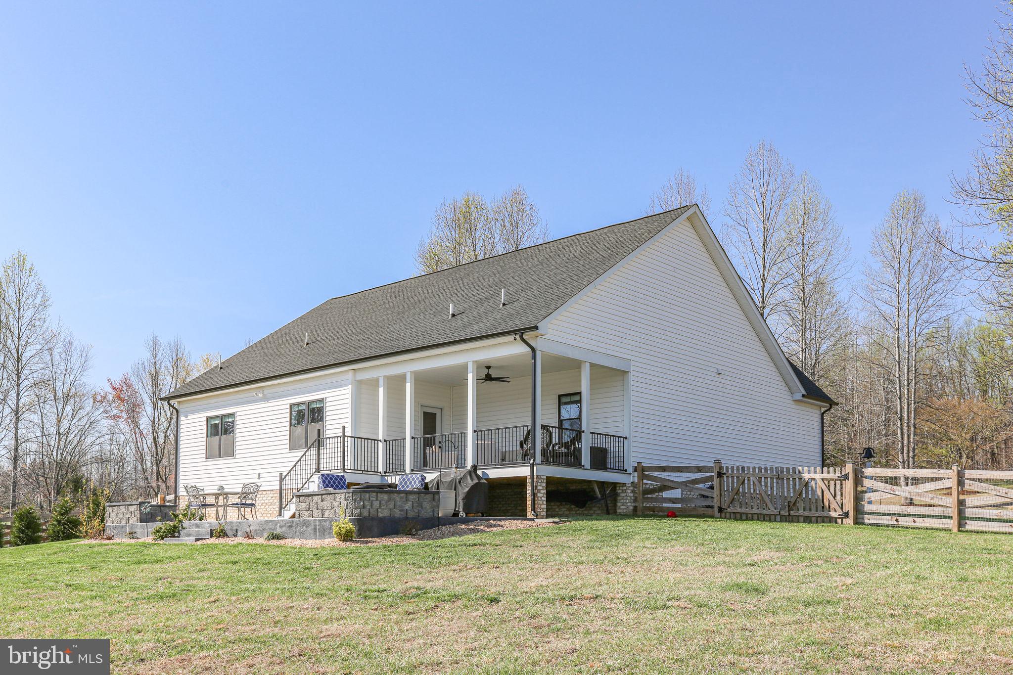 SECLUSION SHORES - Residential