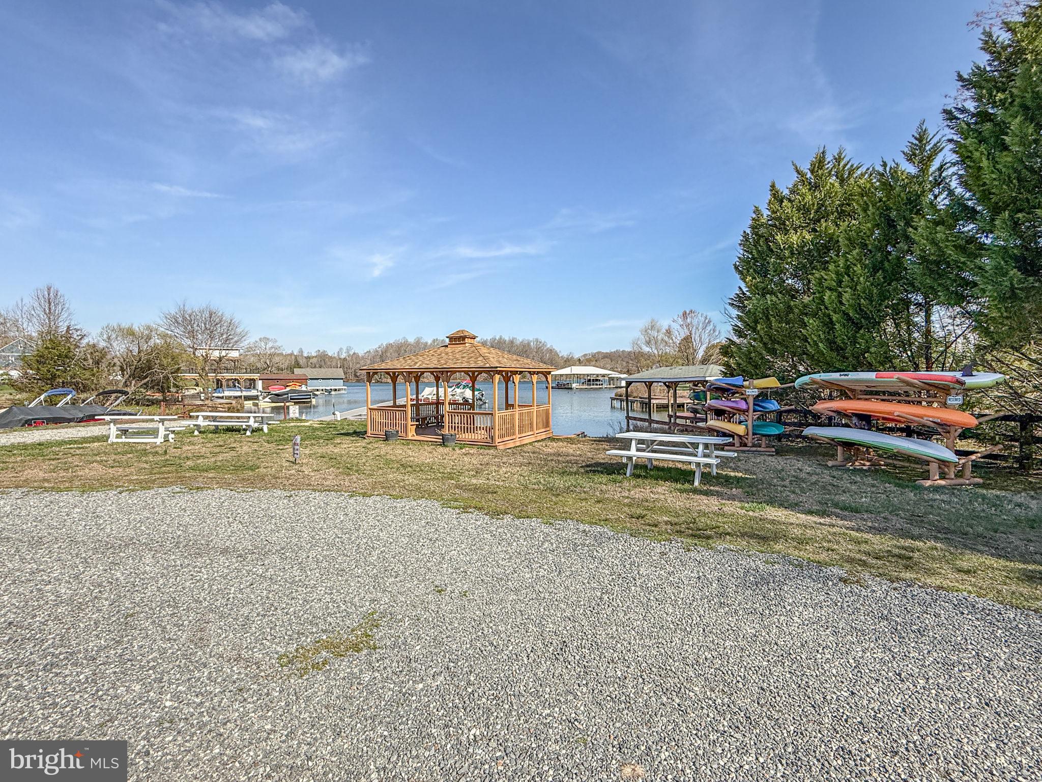 SECLUSION SHORES - Residential