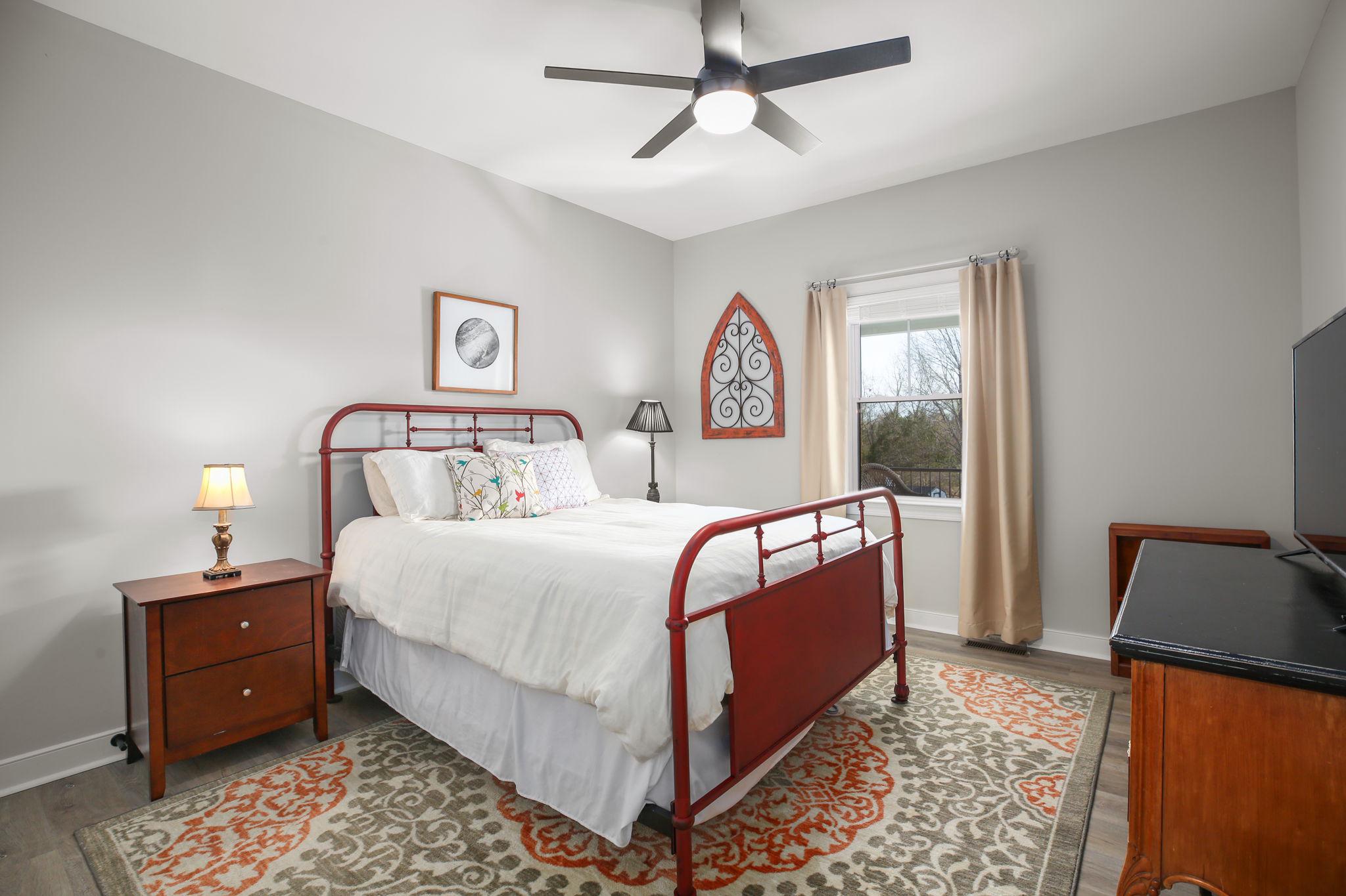 SECLUSION SHORES - Residential