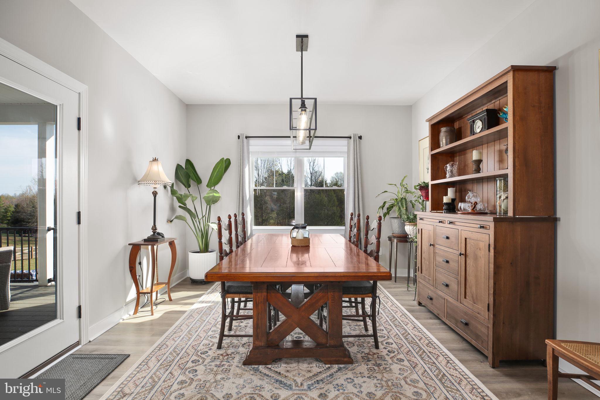 SECLUSION SHORES - Residential