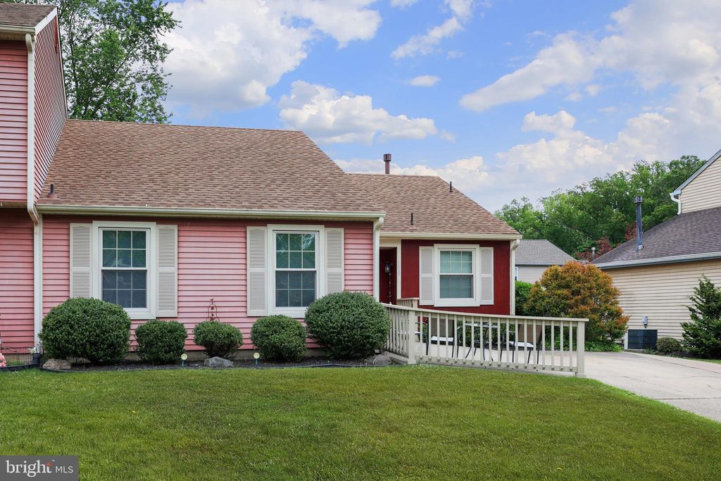 Photo of 108 Fernshire Court, WENONAH, NJ 08090 (MLS # NJGL2073638)