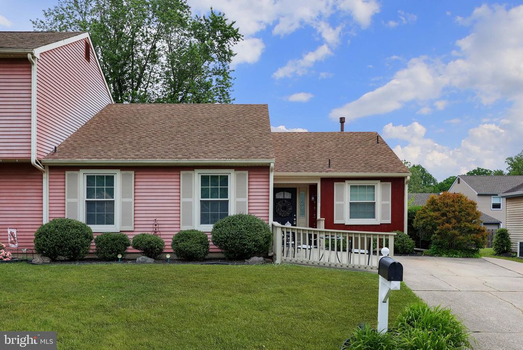 Photo of 108 Fernshire Court, WENONAH, NJ 08090 (MLS # NJGL2073638)
