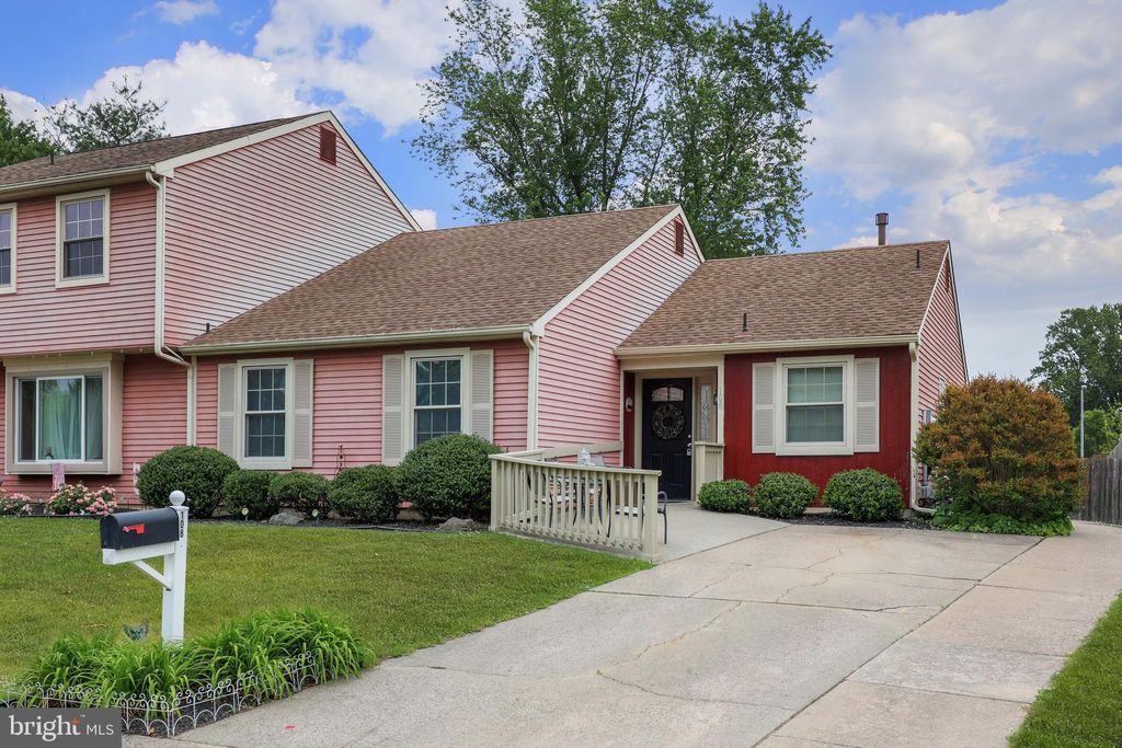 Photo of 108 Fernshire Court, WENONAH, NJ 08090 (MLS # NJGL2073638)