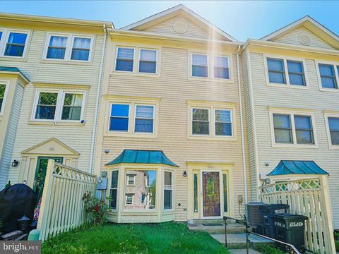 Photo of 12123 Salemtown Drive, WOODBRIDGE, VA 22192 (MLS # VAPW2114930)