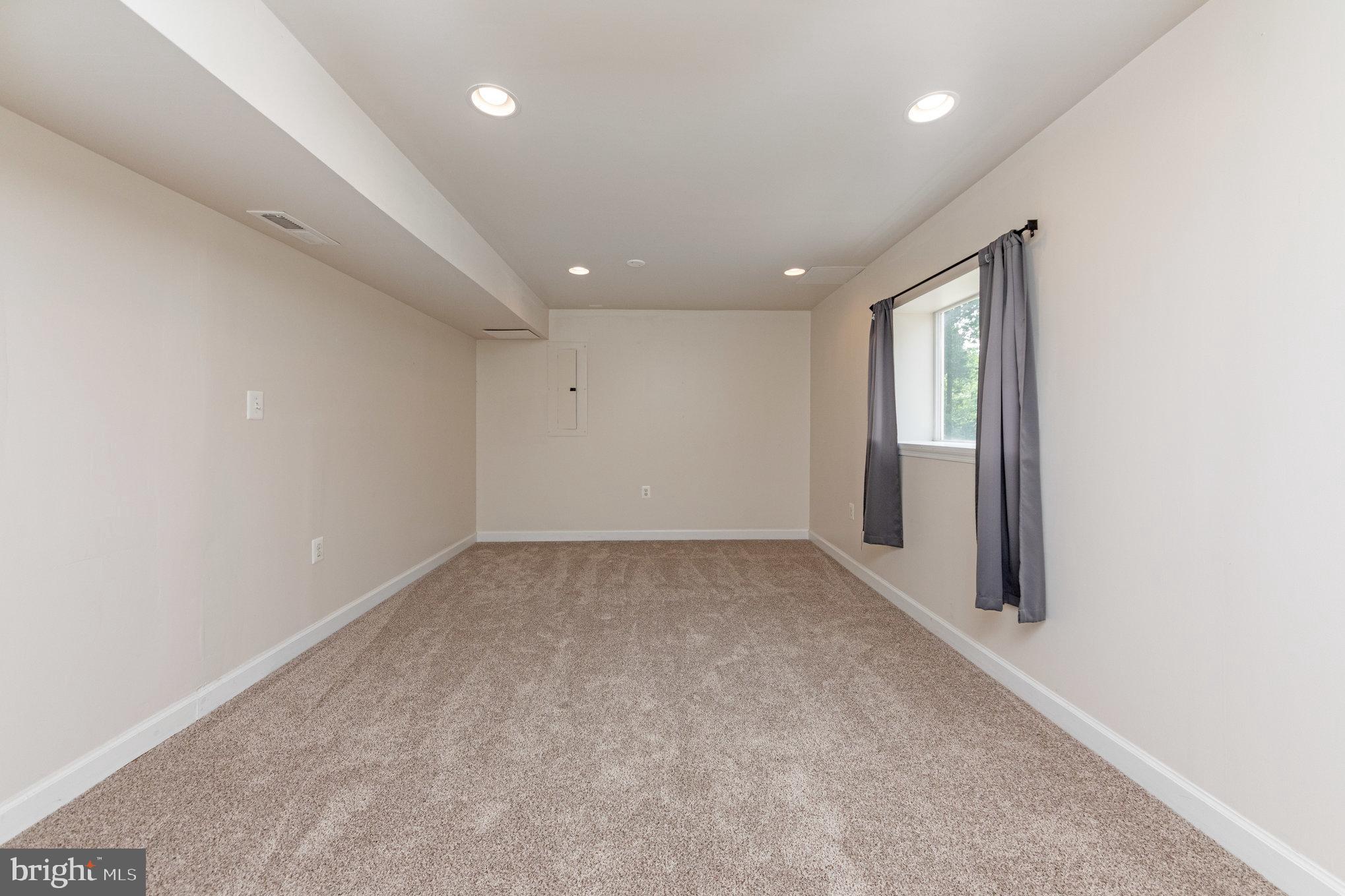 WINDSOR FOREST - Residential