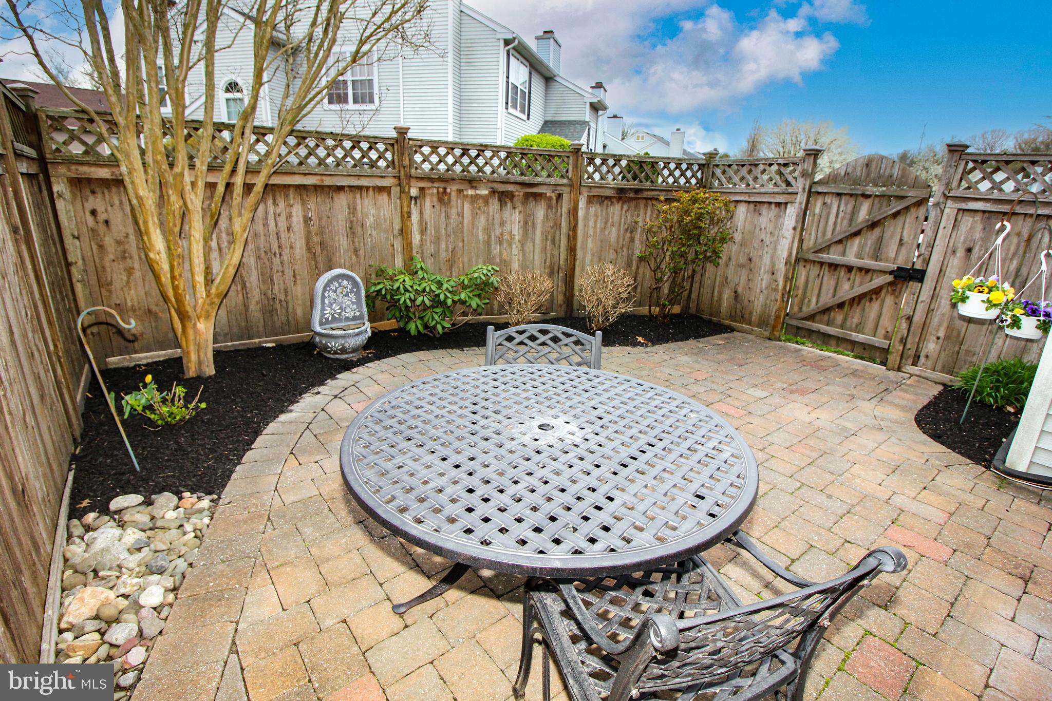 SAW MILL VALLEY - Residential