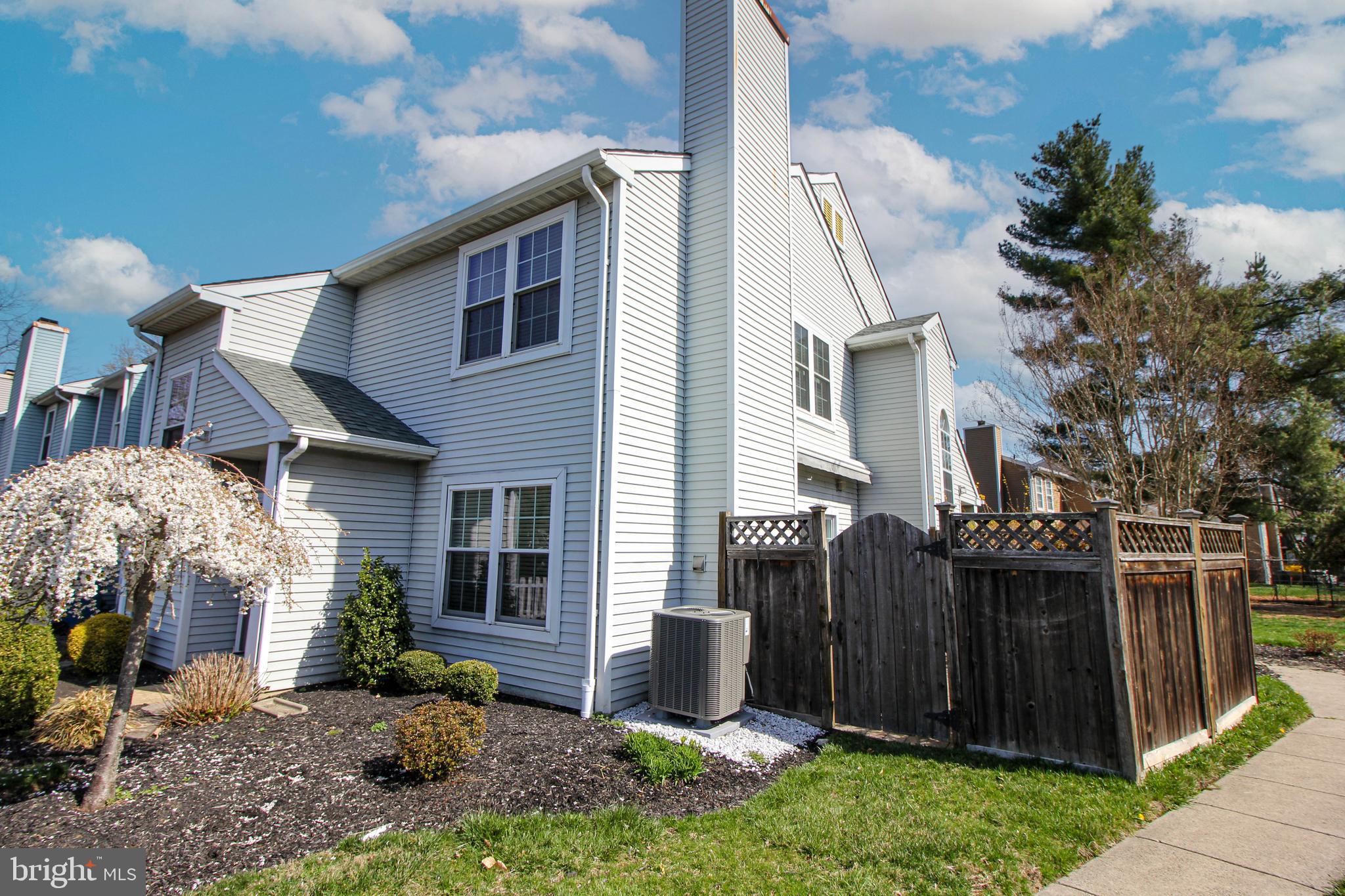 SAW MILL VALLEY - Residential