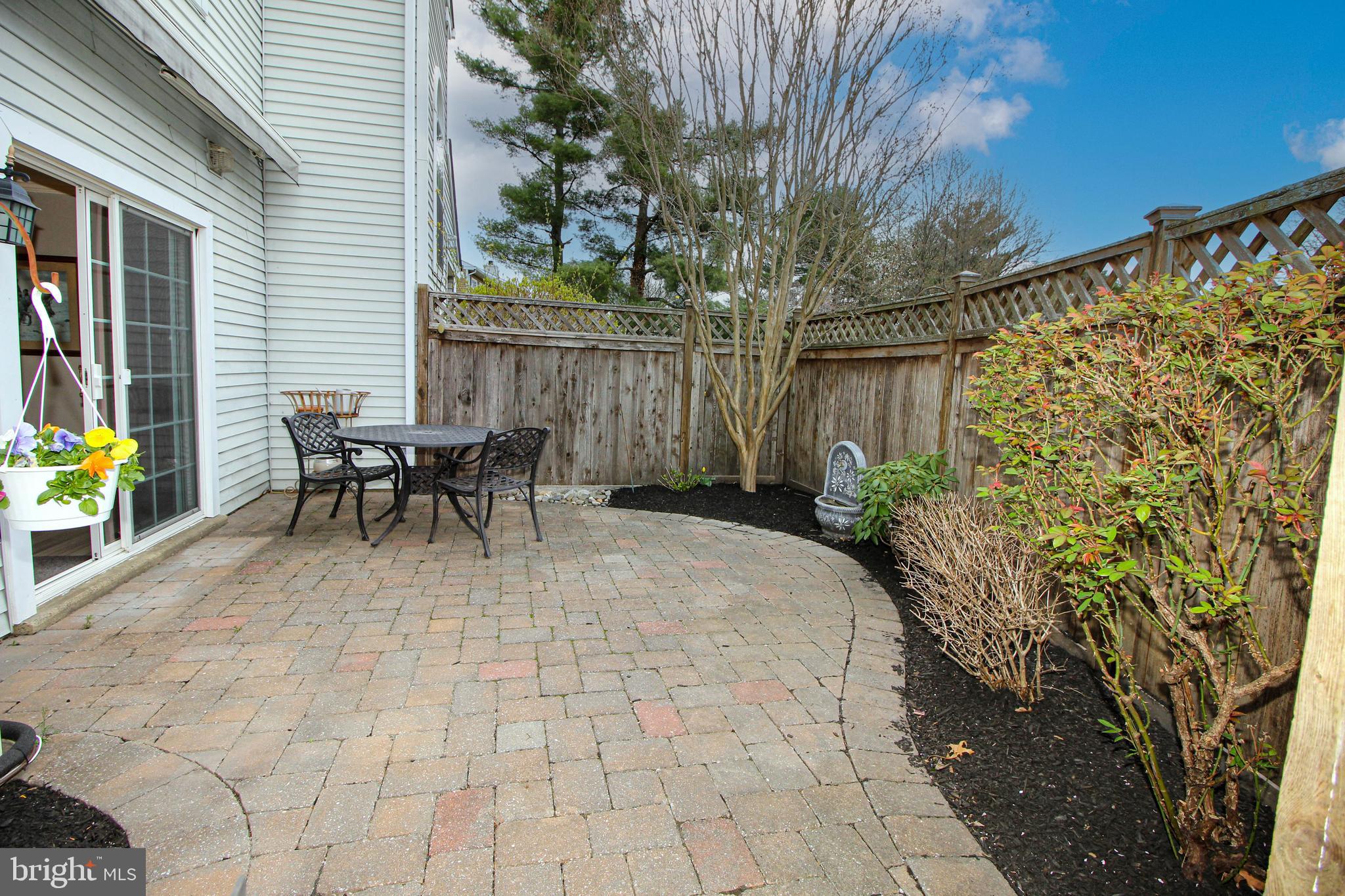 SAW MILL VALLEY - Residential