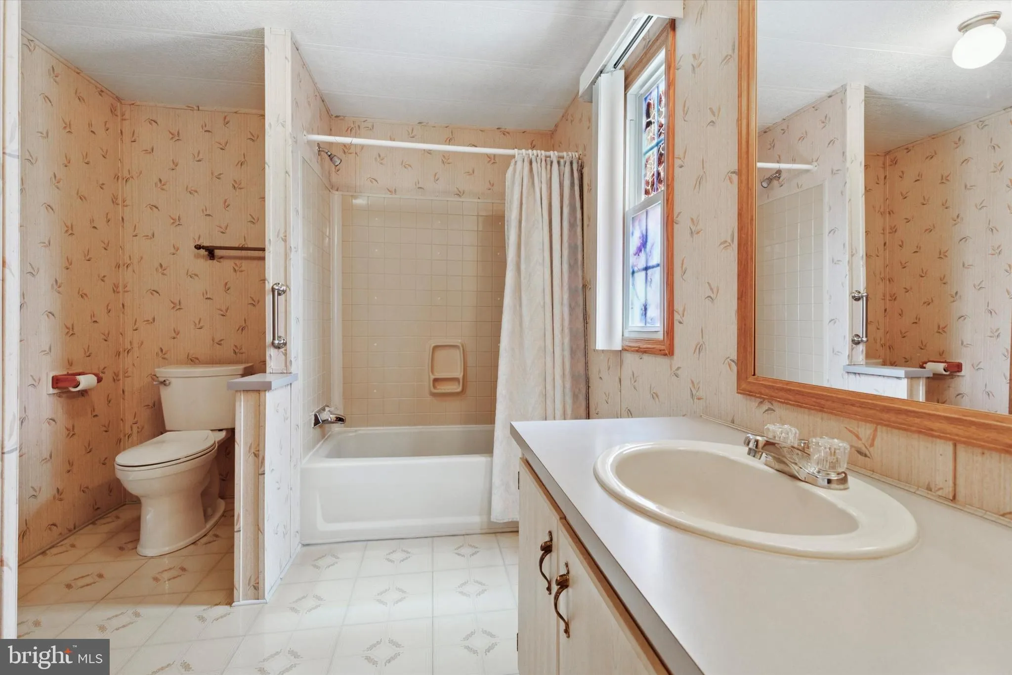 North Wales, Pennsylvania 19454, United States, 2 Bedrooms Bedrooms, ,2 BathroomsBathrooms,Residential,Pending,186418