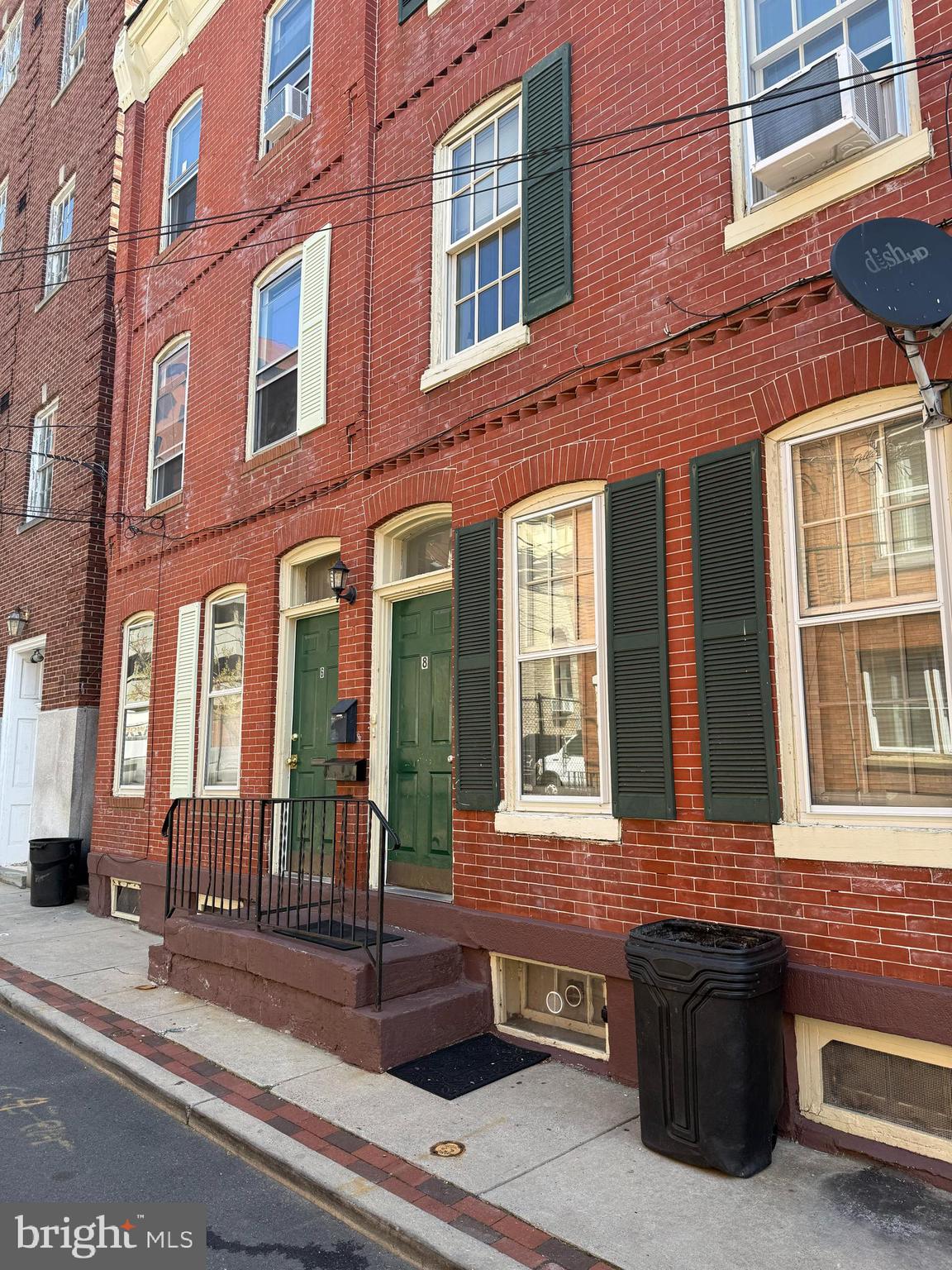 6 PEACE STREET