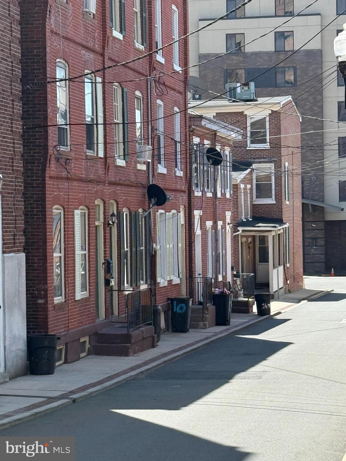 6 PEACE STREET