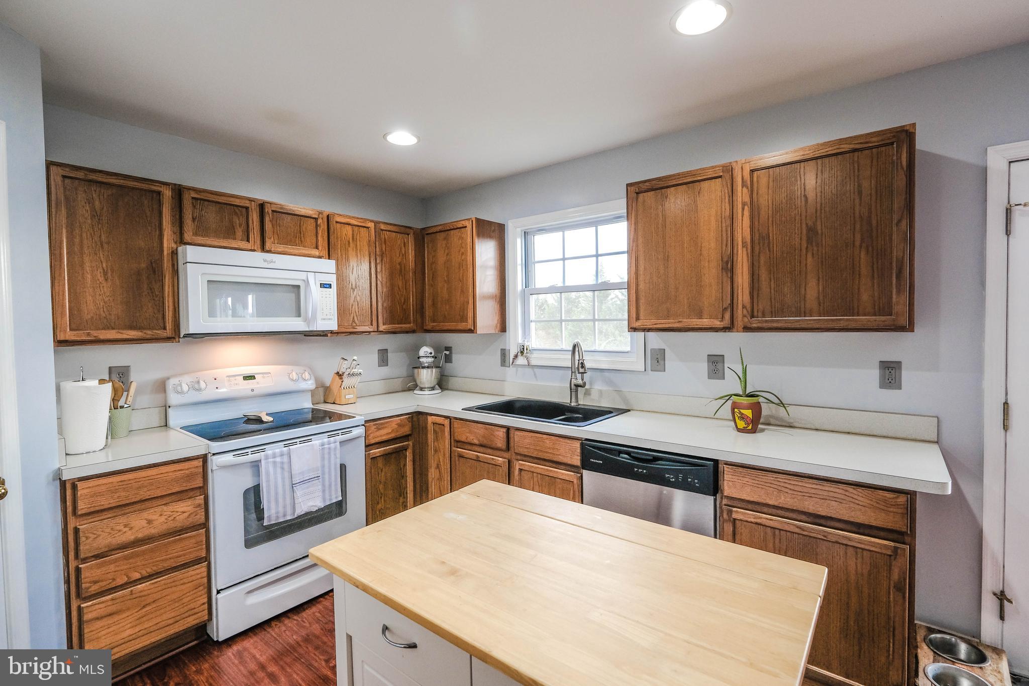 THE TOWNES AT OAKHURST - Residential Lease