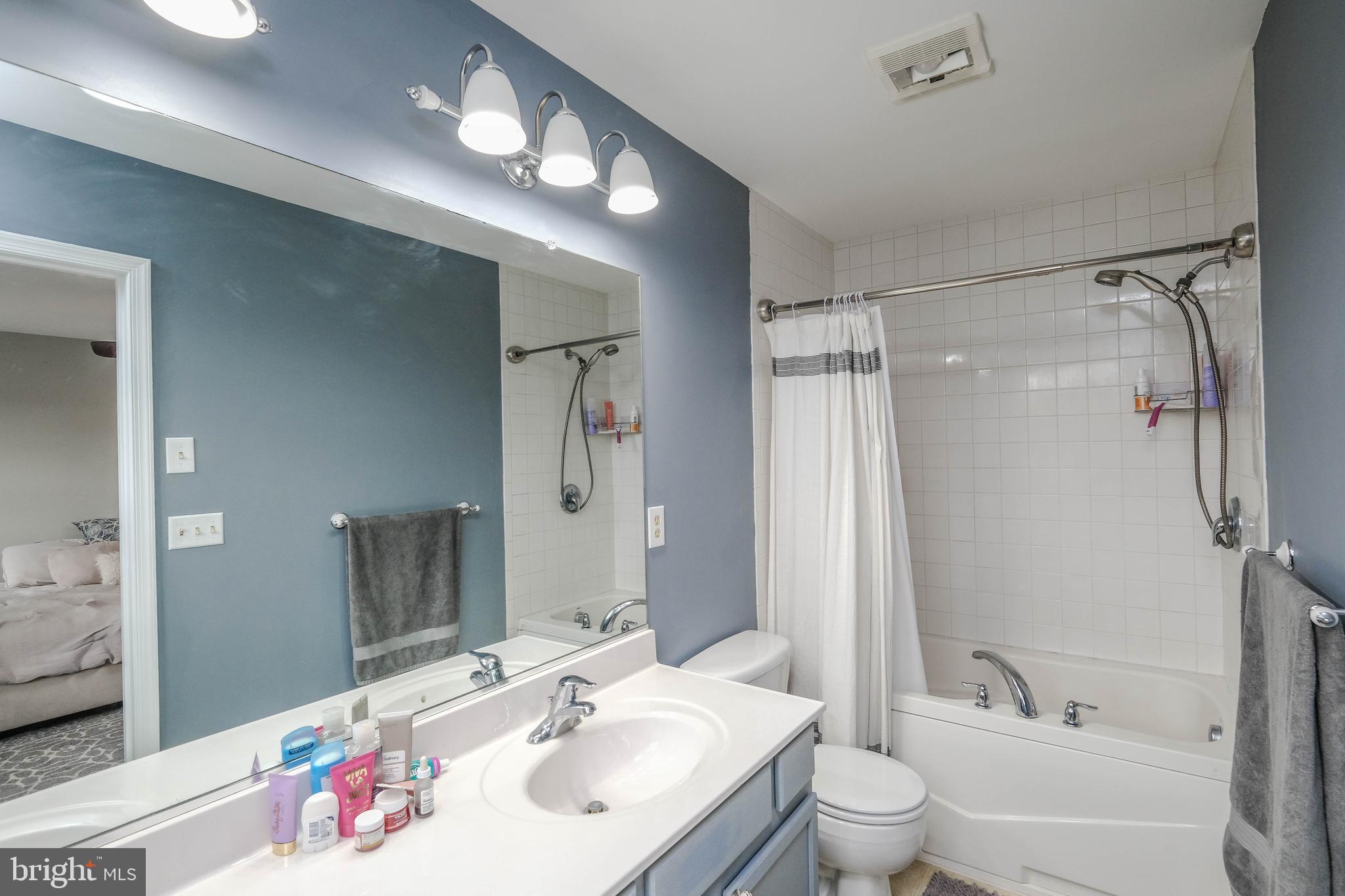 THE TOWNES AT OAKHURST - Residential Lease