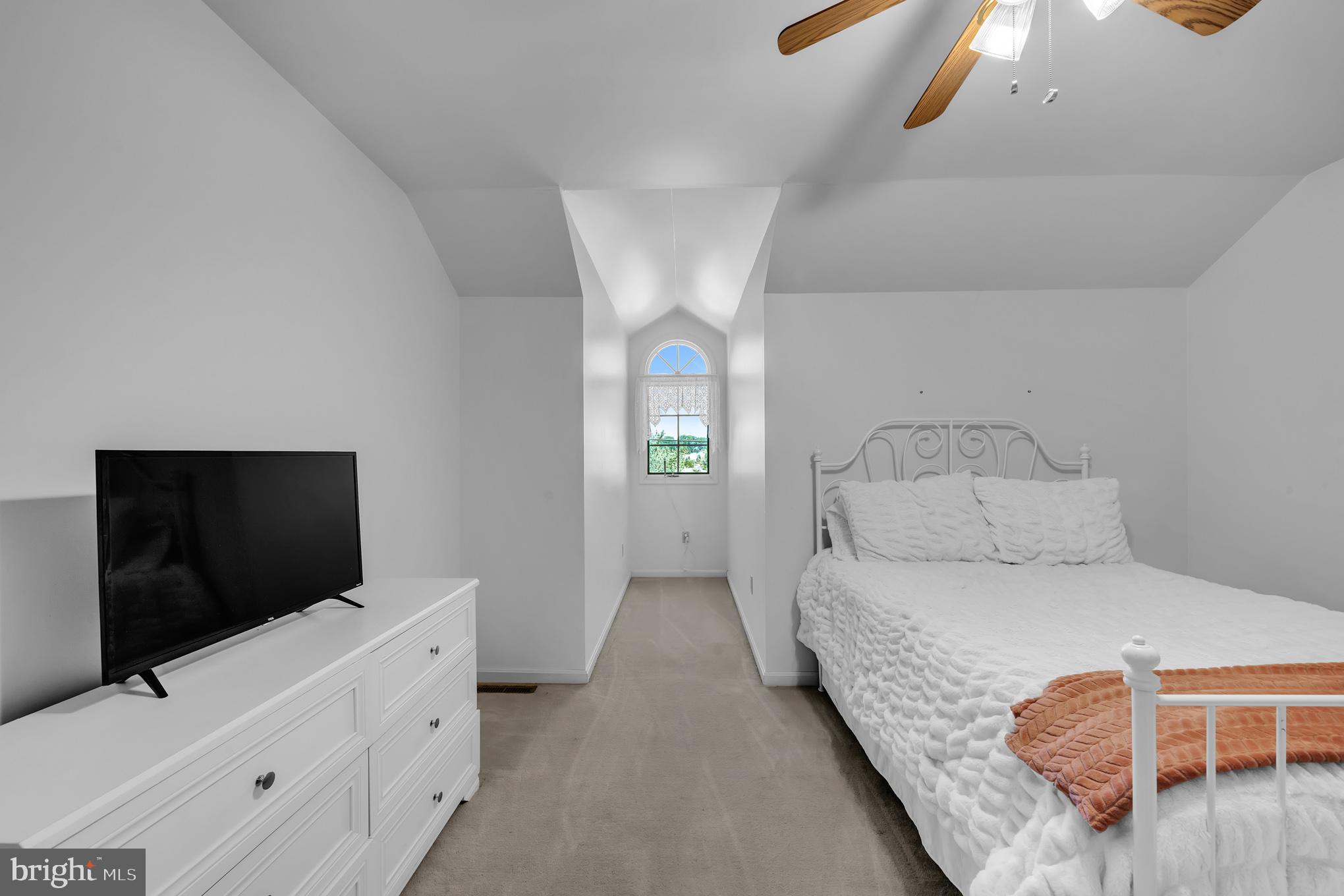 SOUTH POINTE - Residential