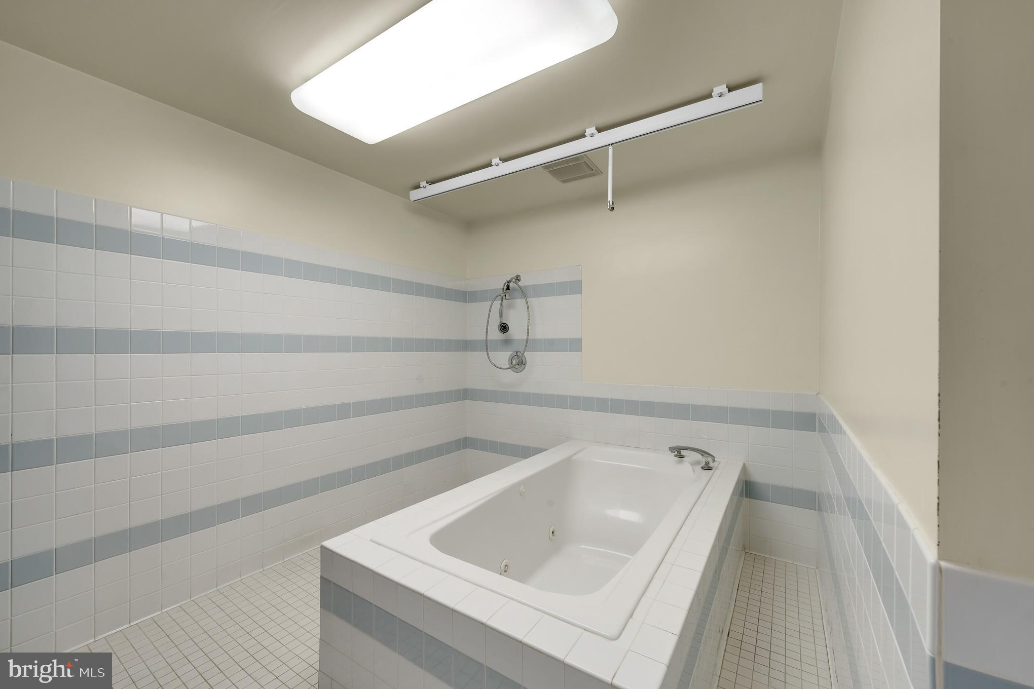 SOUTH POINTE - Residential