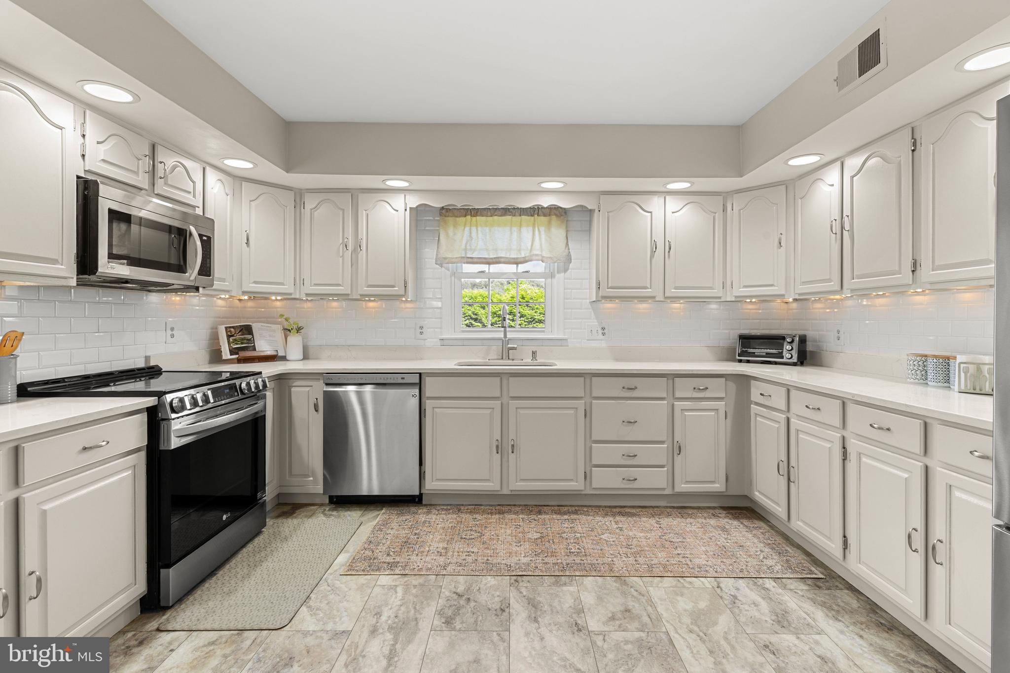 LONGVIEW LANE - Residential