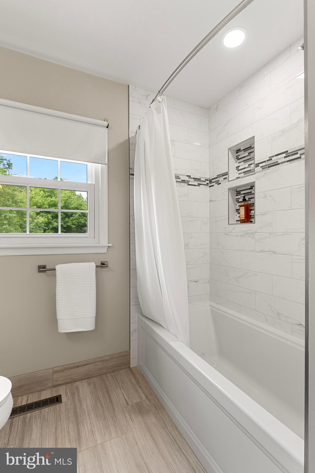 LONGVIEW LANE - Residential