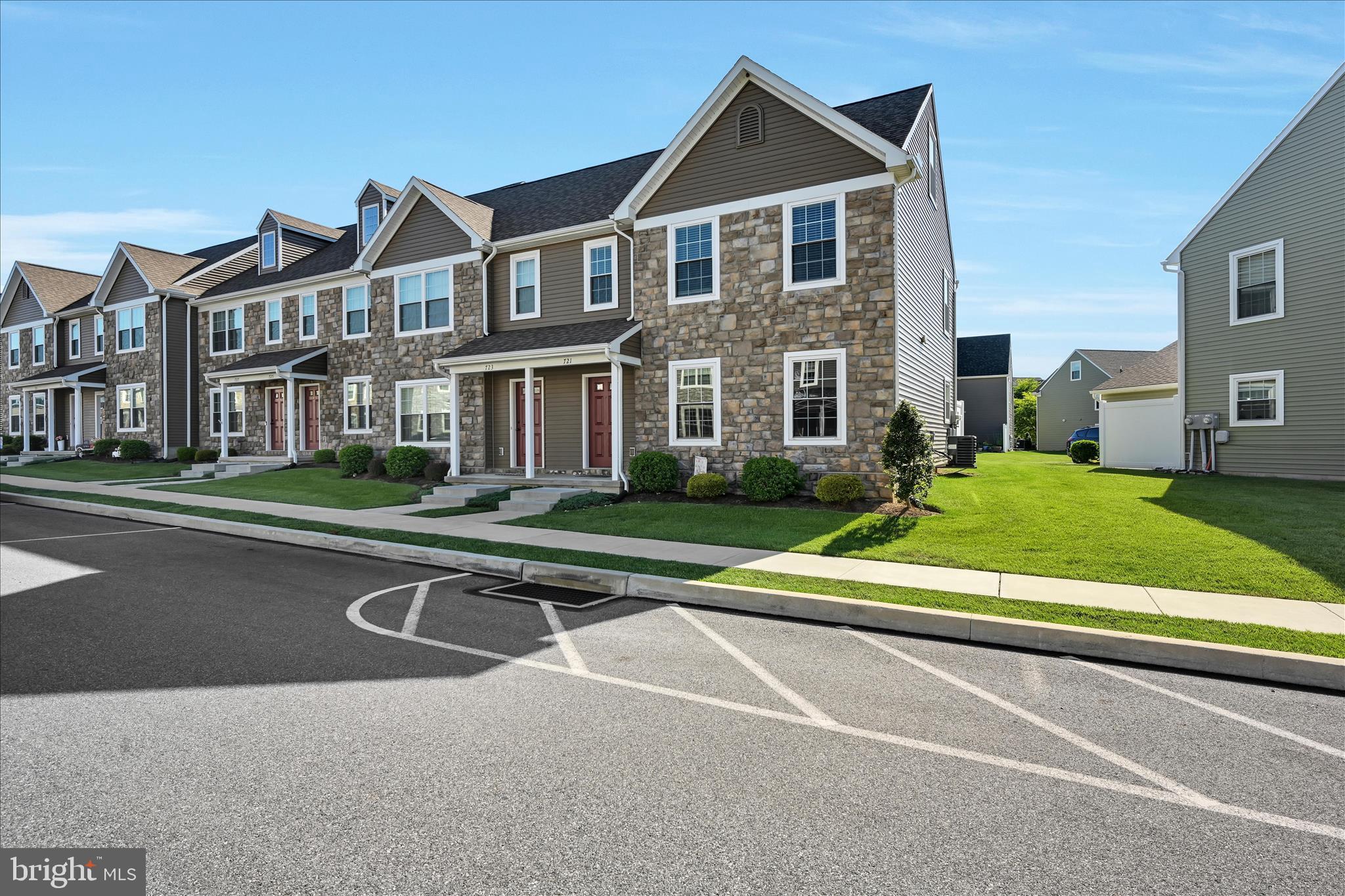 721 FARMWOOD LANE