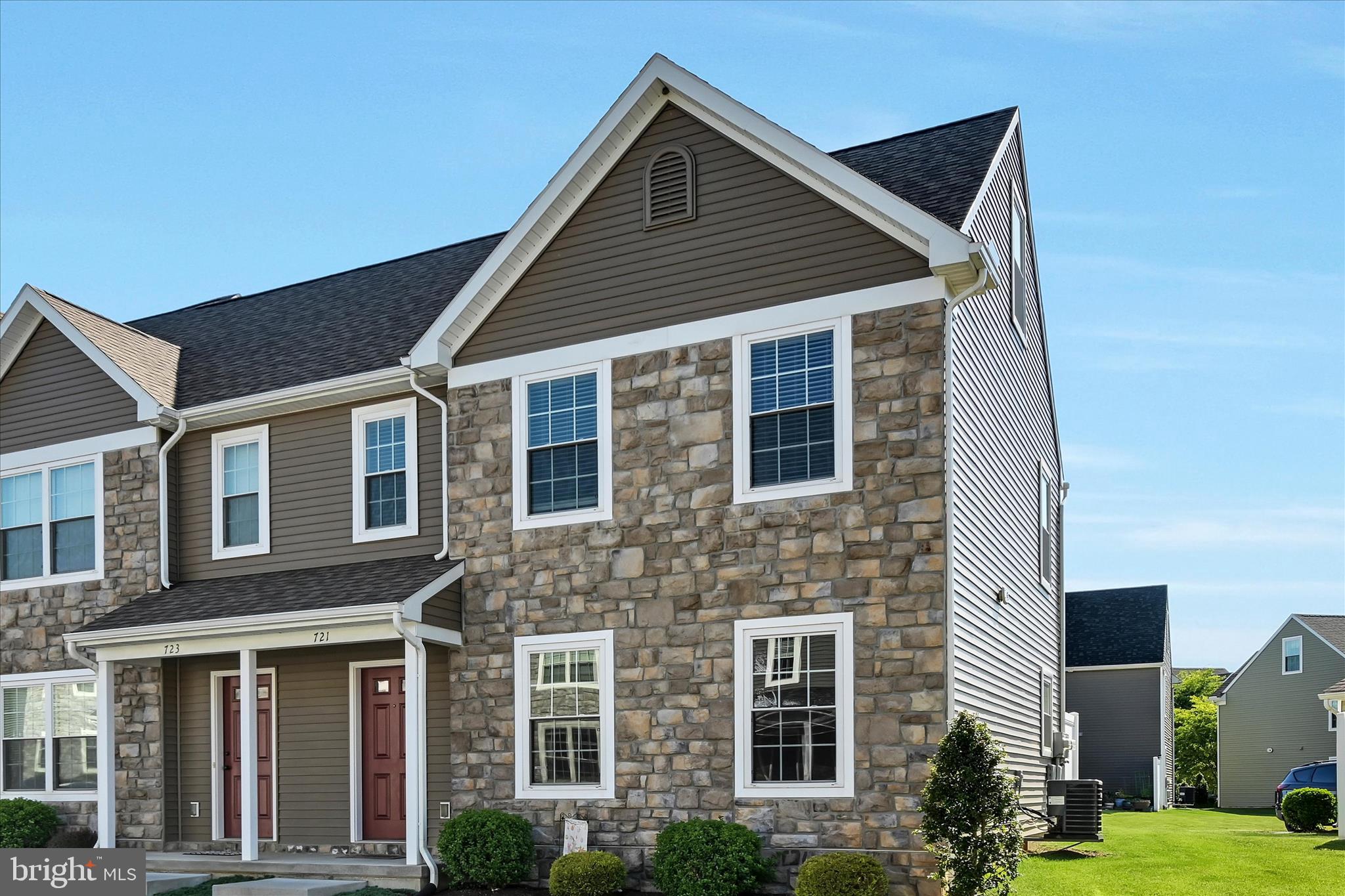 721 FARMWOOD LANE