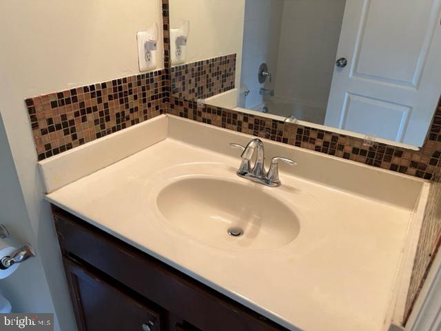 RIVER OAKS - Residential Lease