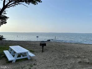 STRATFORD HARBOUR - Land