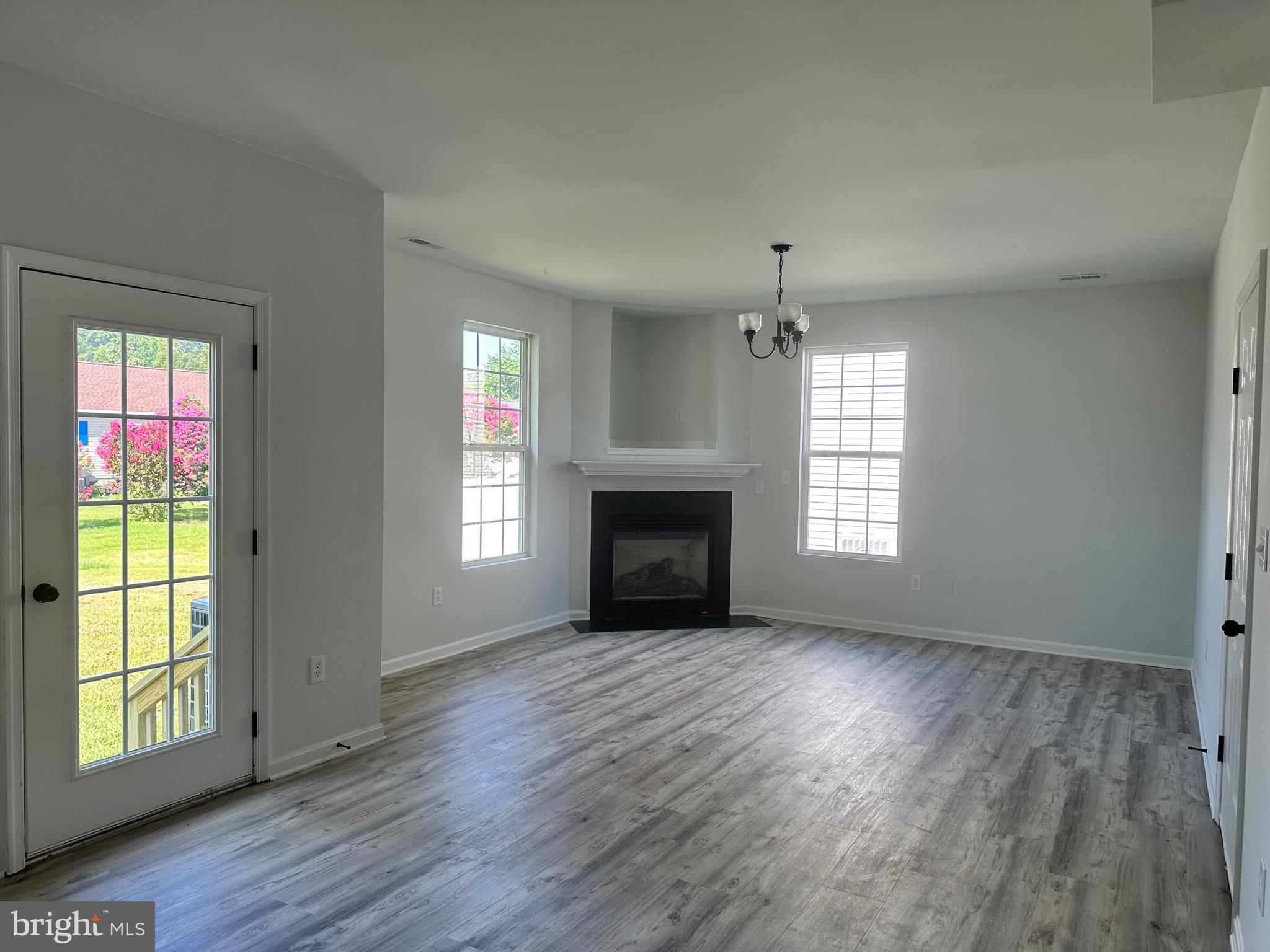 6 MIMOSA COURT