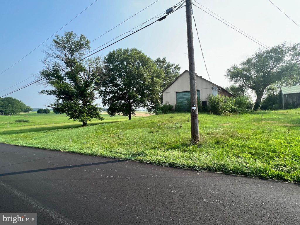 Photo of 161 HEREFORD RD, ELIZABETHTOWN, PA 17022 (MLS # PALA2037762)