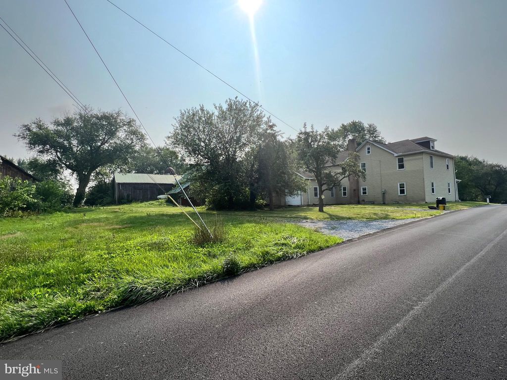 Photo of 161 HEREFORD RD, ELIZABETHTOWN, PA 17022 (MLS # PALA2037762)