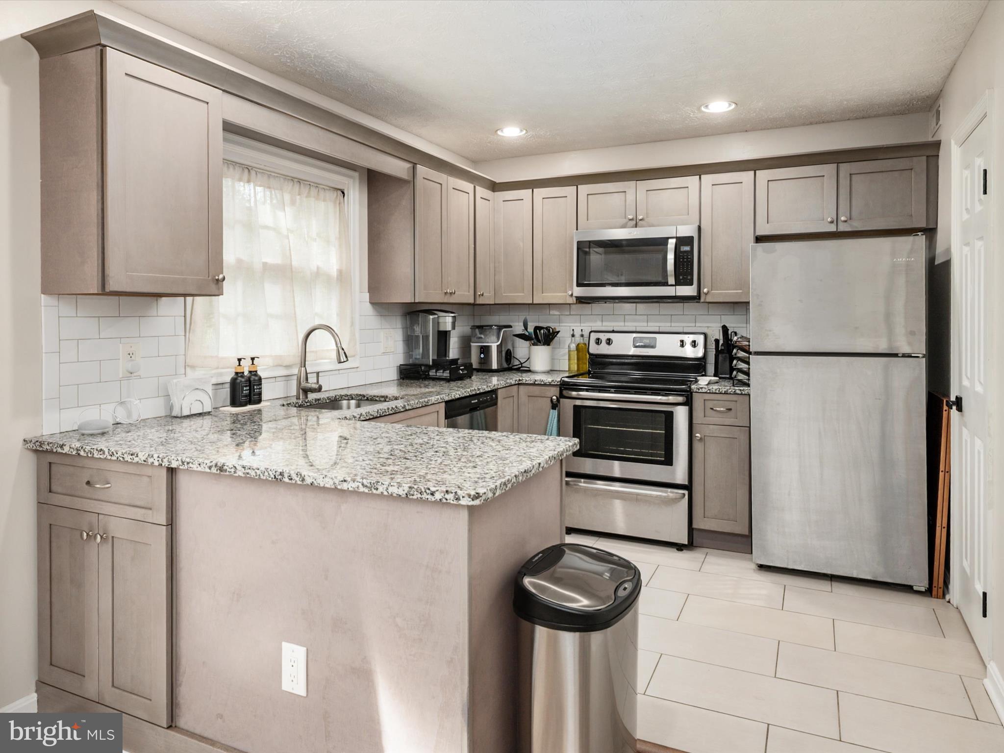 SEVEN OAKS - Residential