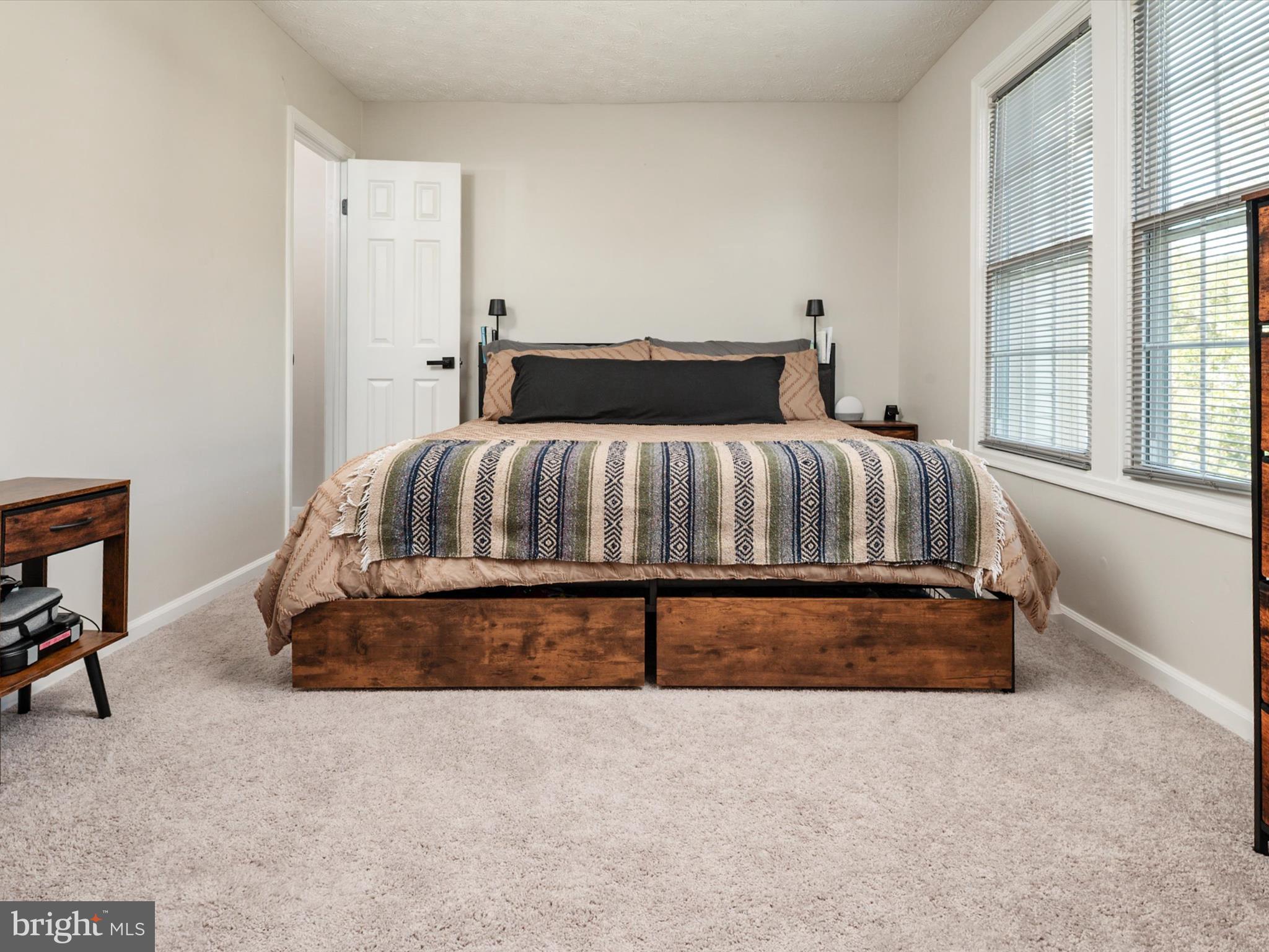 SEVEN OAKS - Residential