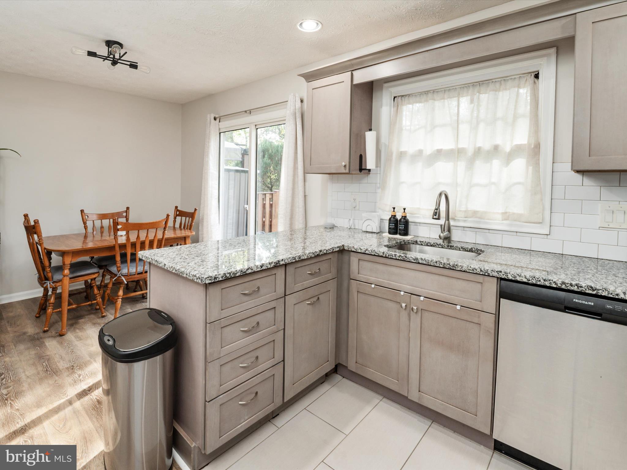 SEVEN OAKS - Residential