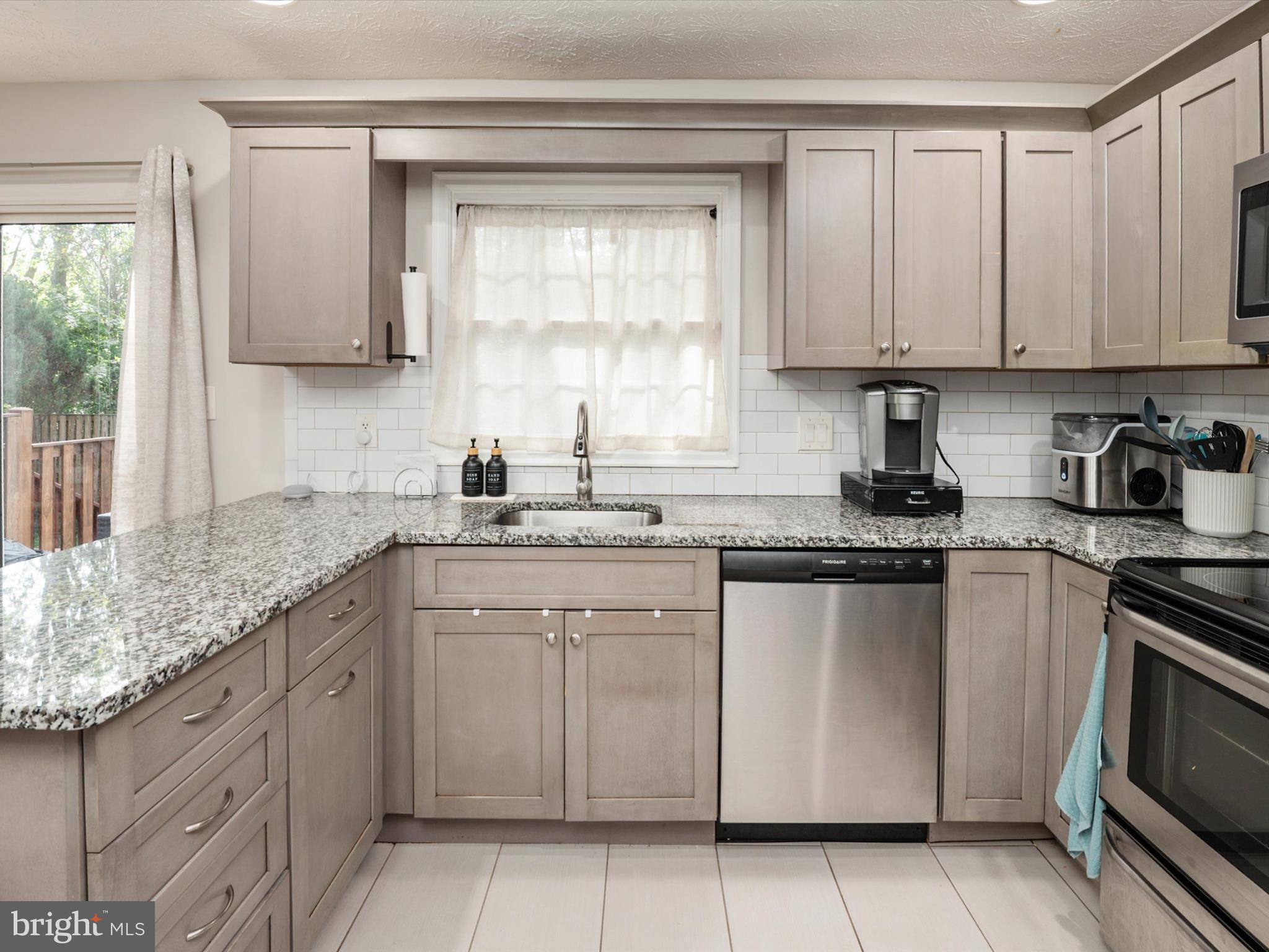 SEVEN OAKS - Residential