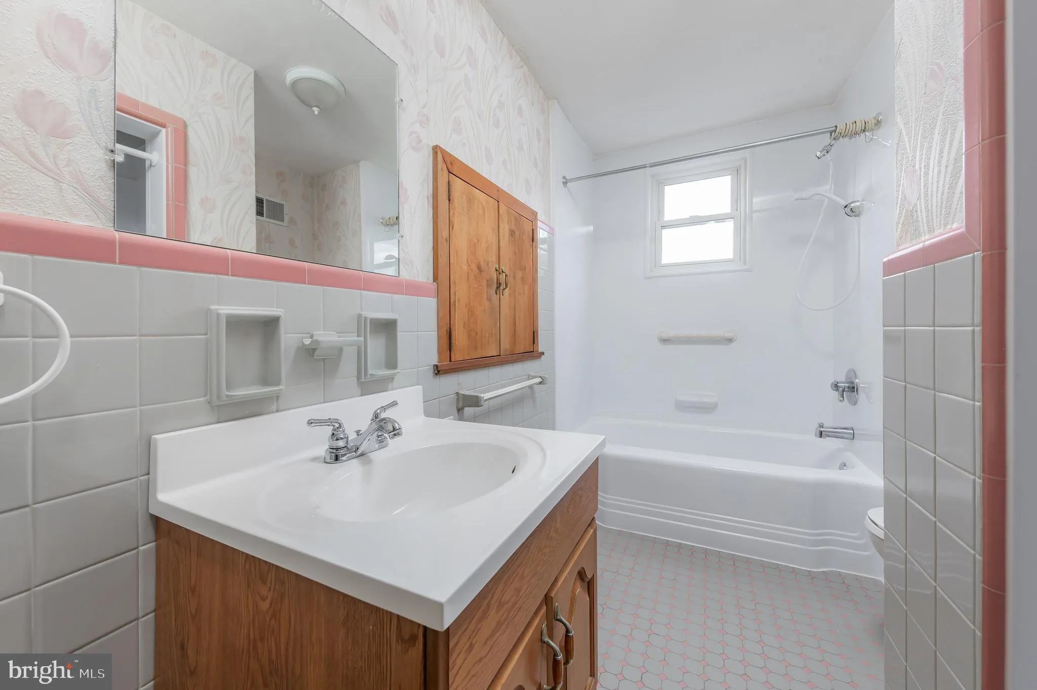 Woodstown, New Jersey 08098, United States, 3 Bedrooms Bedrooms, ,2 BathroomsBathrooms,Residential,Active,121325