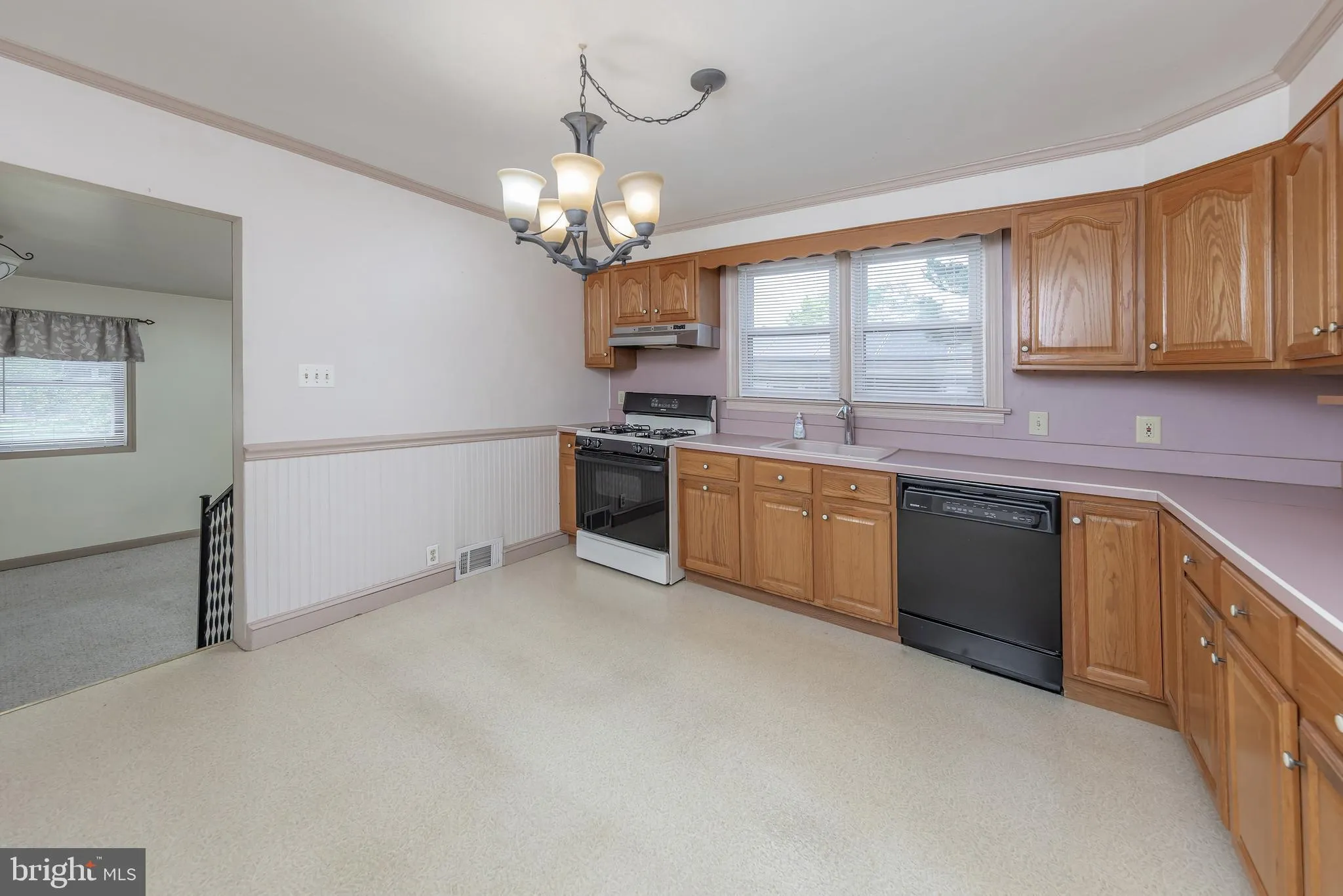 Woodstown, New Jersey 08098, United States, 3 Bedrooms Bedrooms, ,2 BathroomsBathrooms,Residential,Active,121325