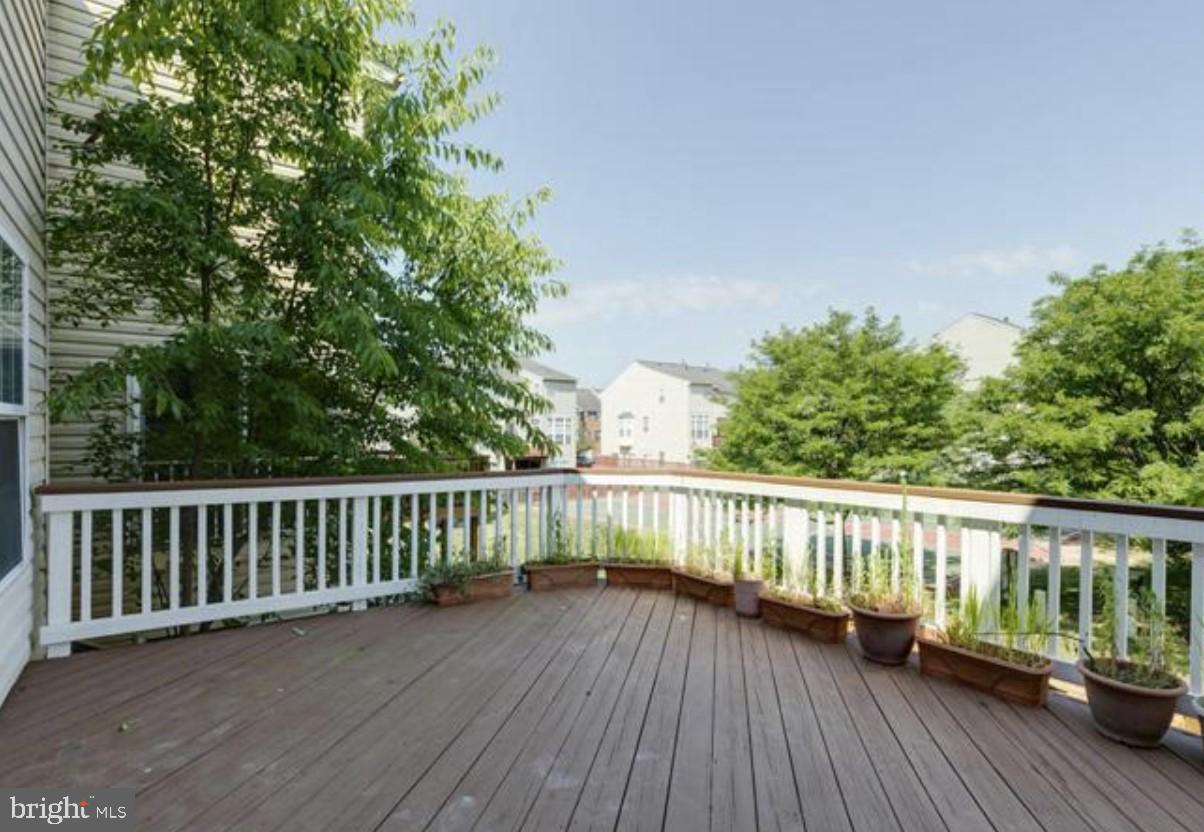 MCNAIR FARMS LANDBAY - Residential Lease