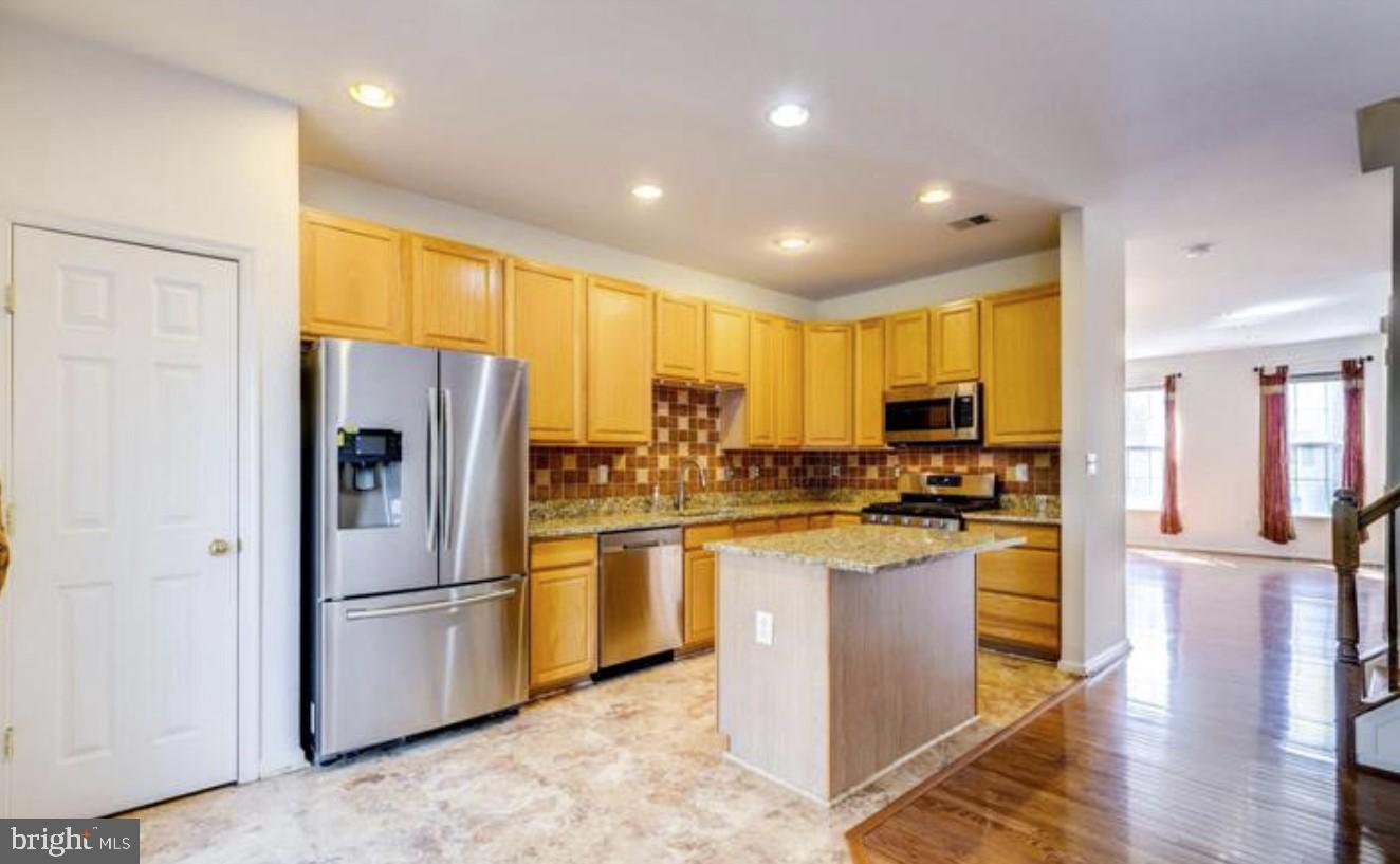 MCNAIR FARMS LANDBAY - Residential Lease