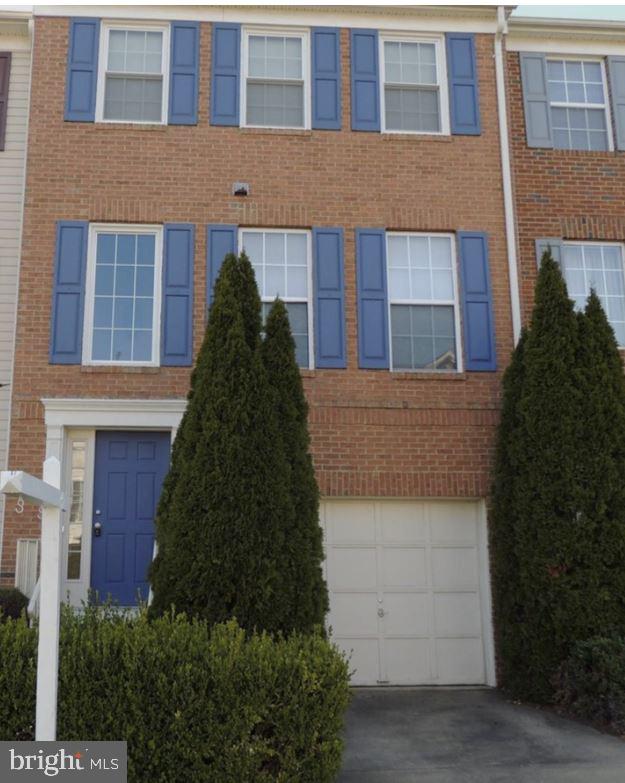 MCNAIR FARMS LANDBAY - Residential Lease