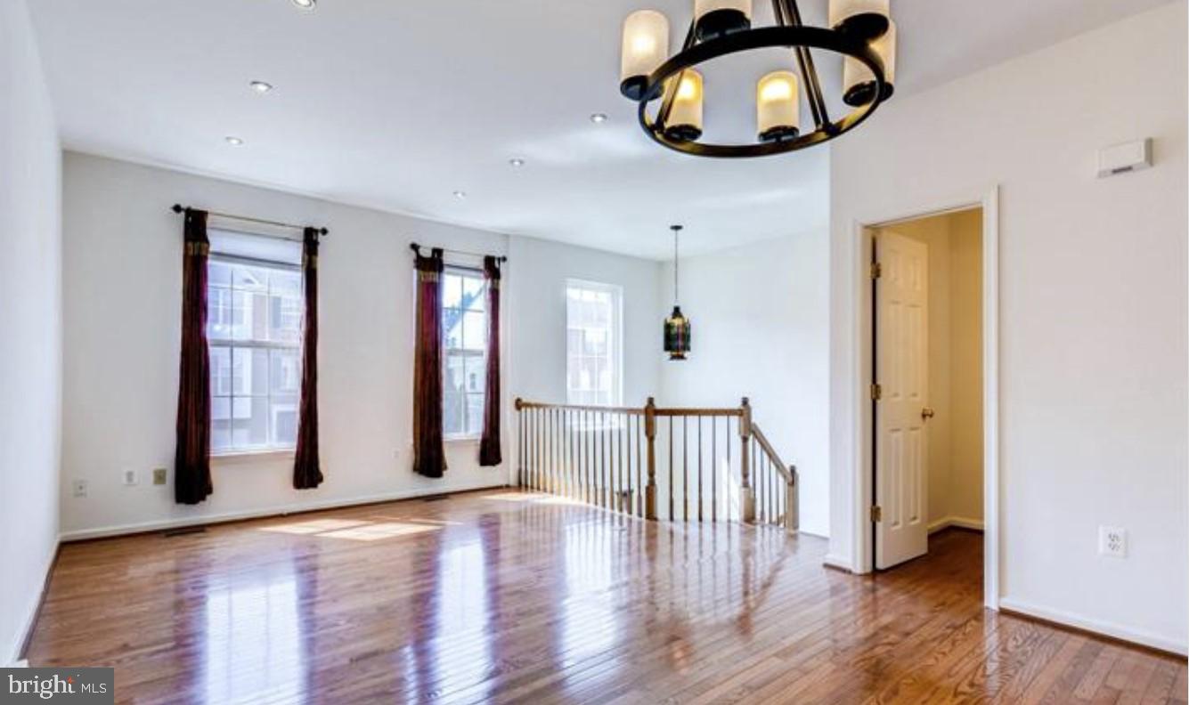 MCNAIR FARMS LANDBAY - Residential Lease