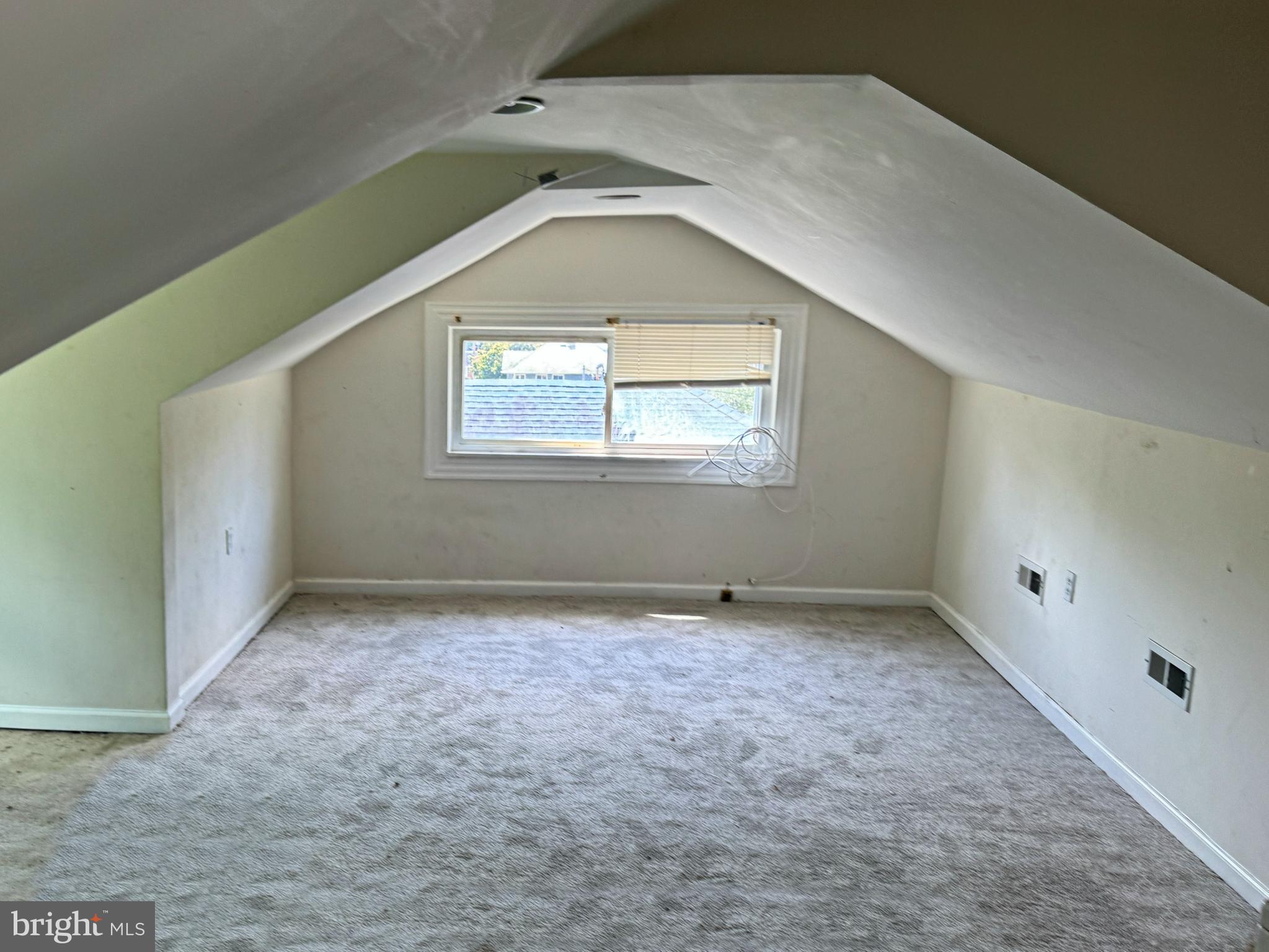 TEN HILLS - Residential