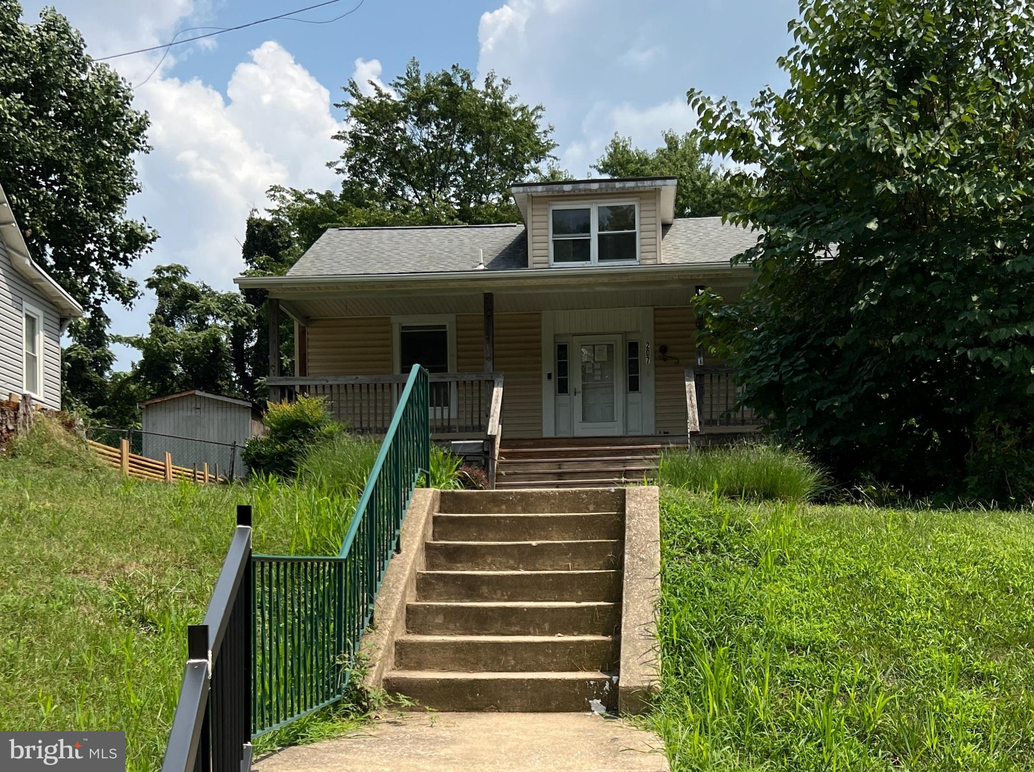 TEN HILLS - Residential