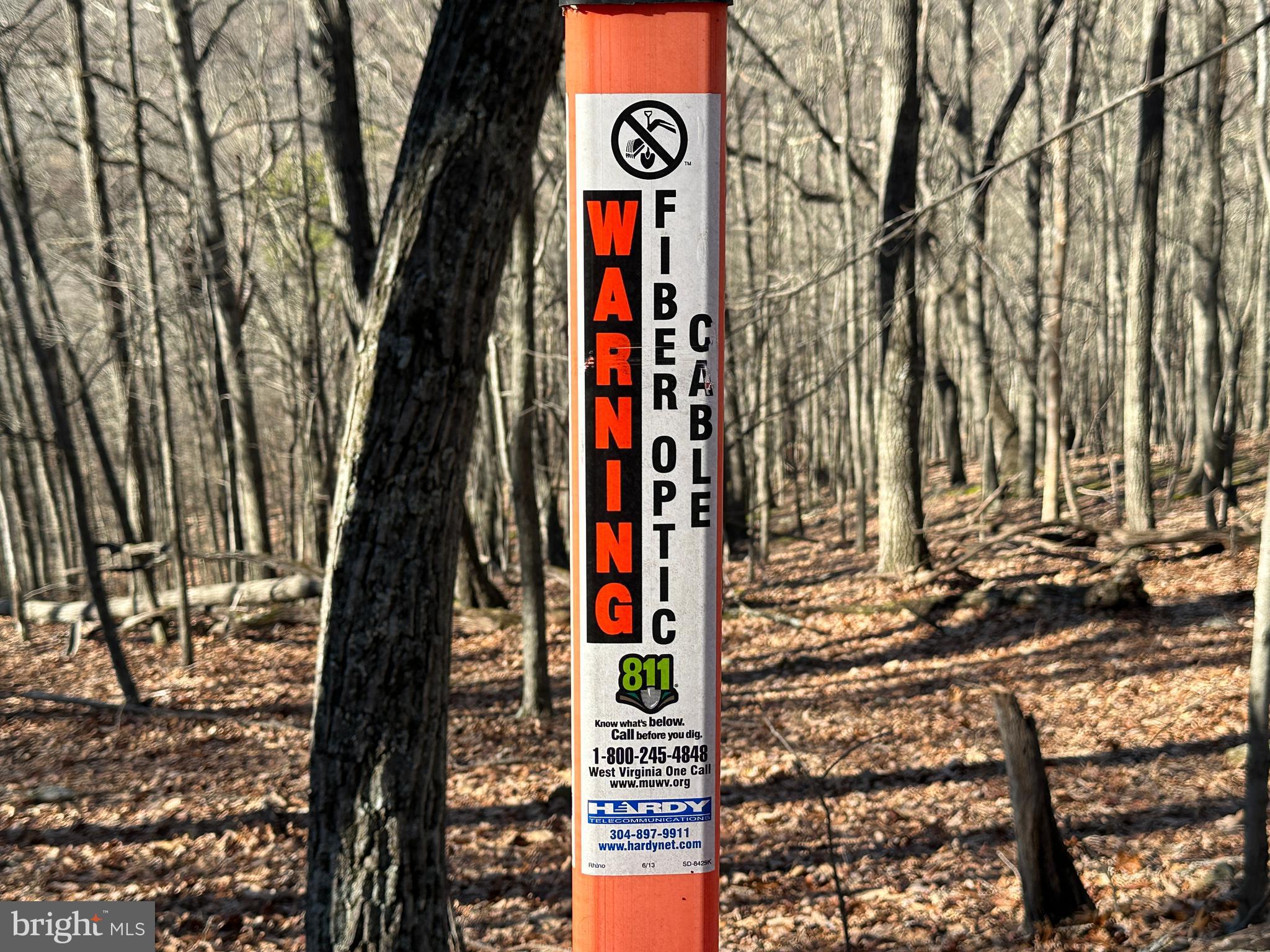 WALNUT BOTTOM HIDEAWAY - Land