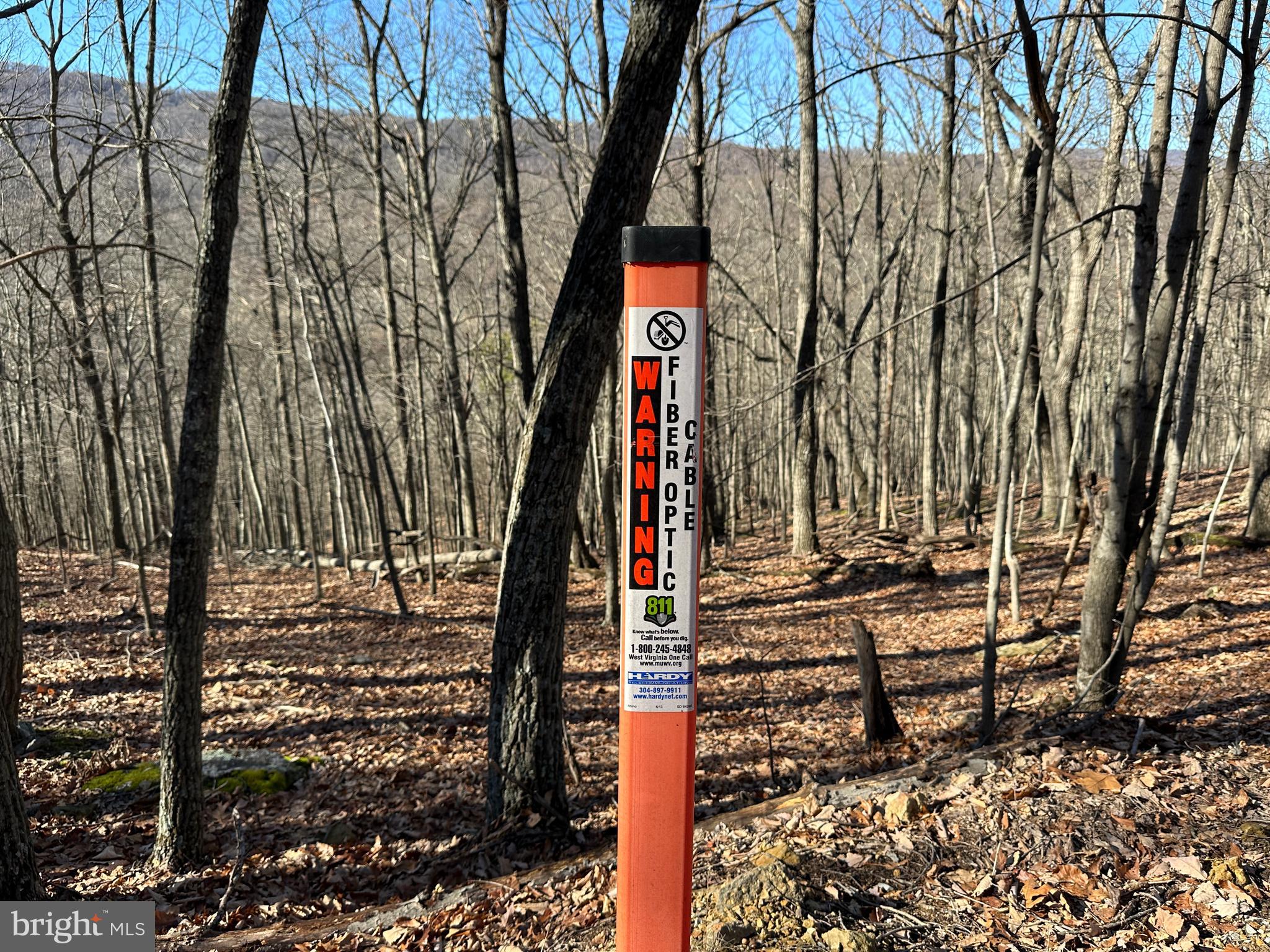 WALNUT BOTTOM HIDEAWAY - Land