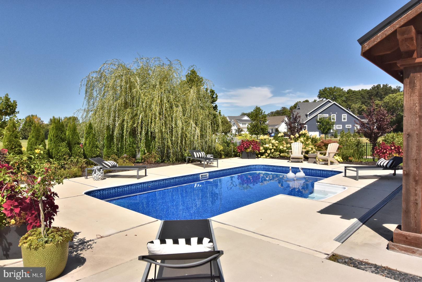 SHOWFIELD - Residential