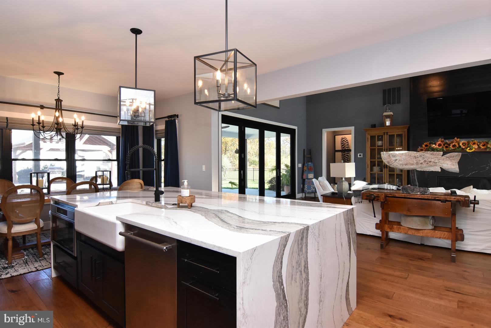 SHOWFIELD - Residential